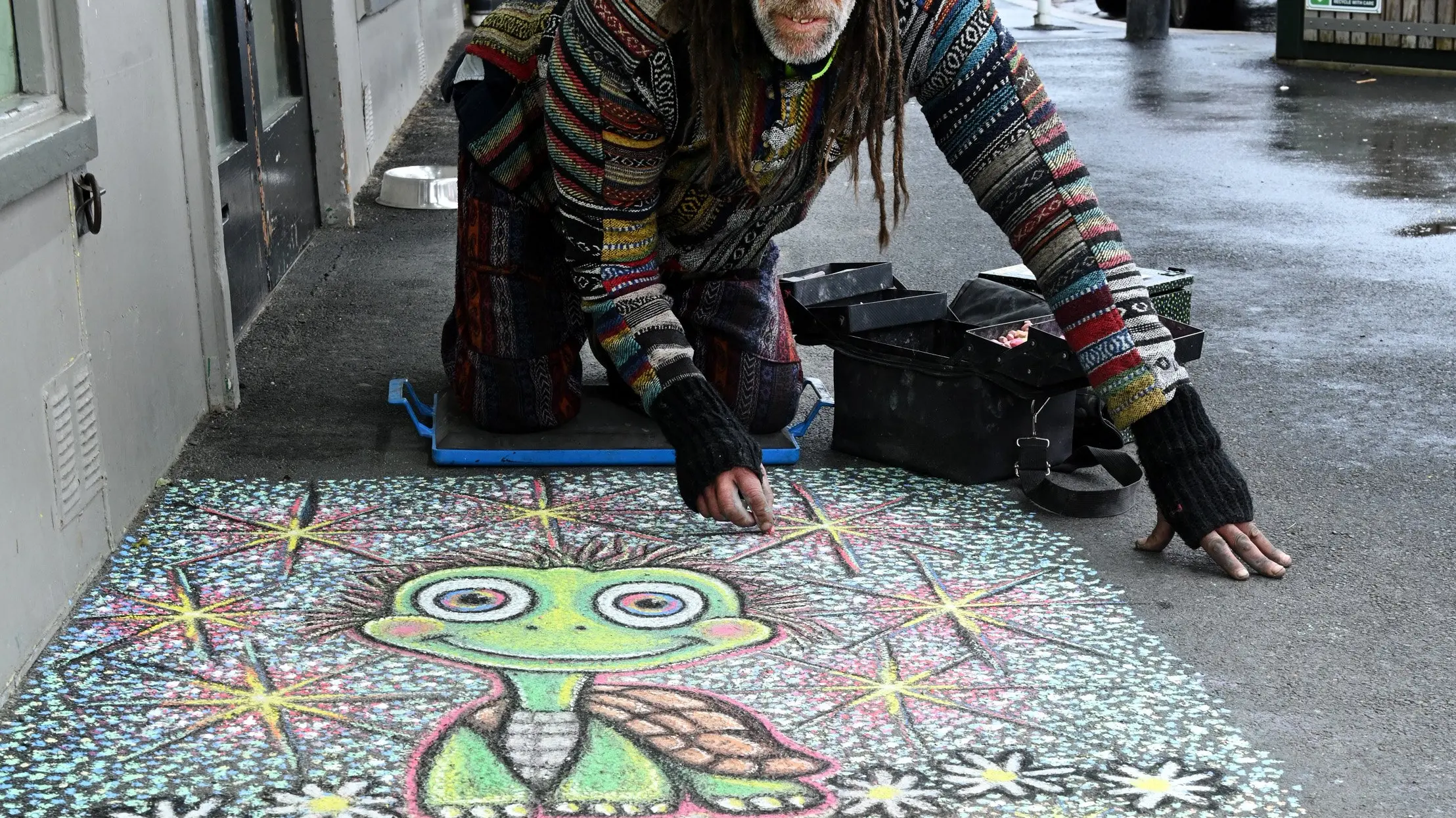 Wandering artist chalks up his following to variety