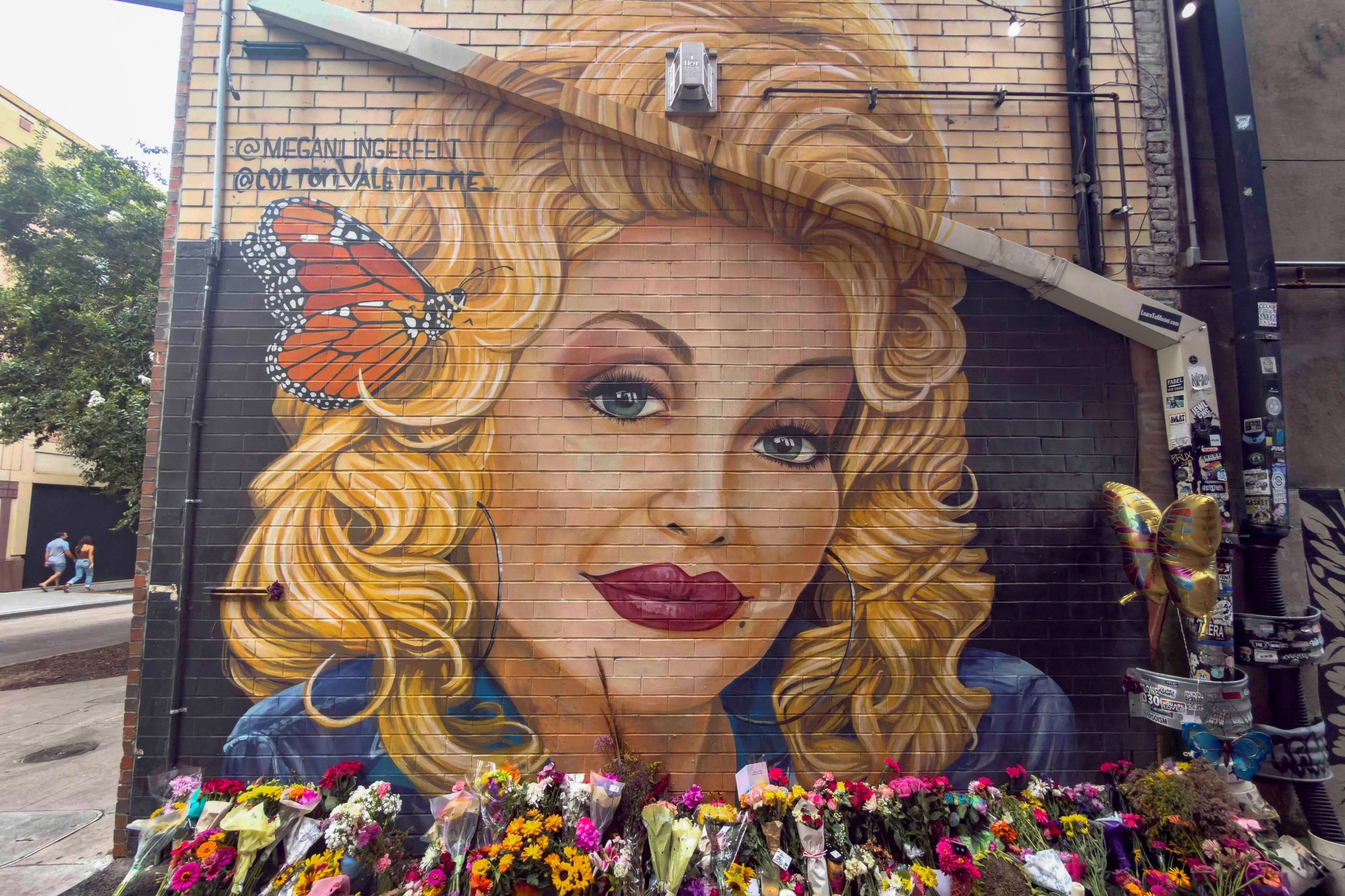 Our leaders, mourning Dolly. Photo: Reuters