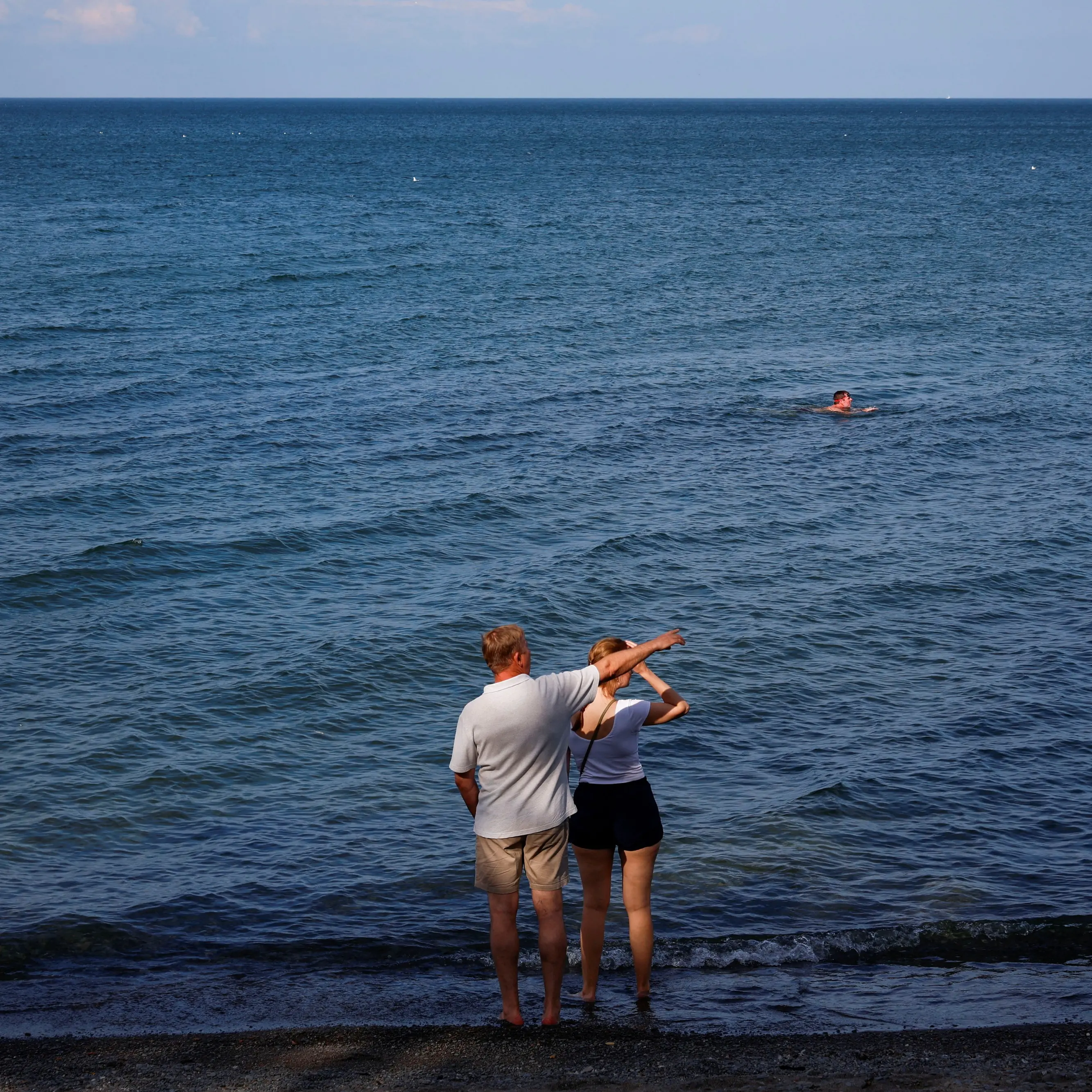 Trump renames Lake Ontario as Lake America