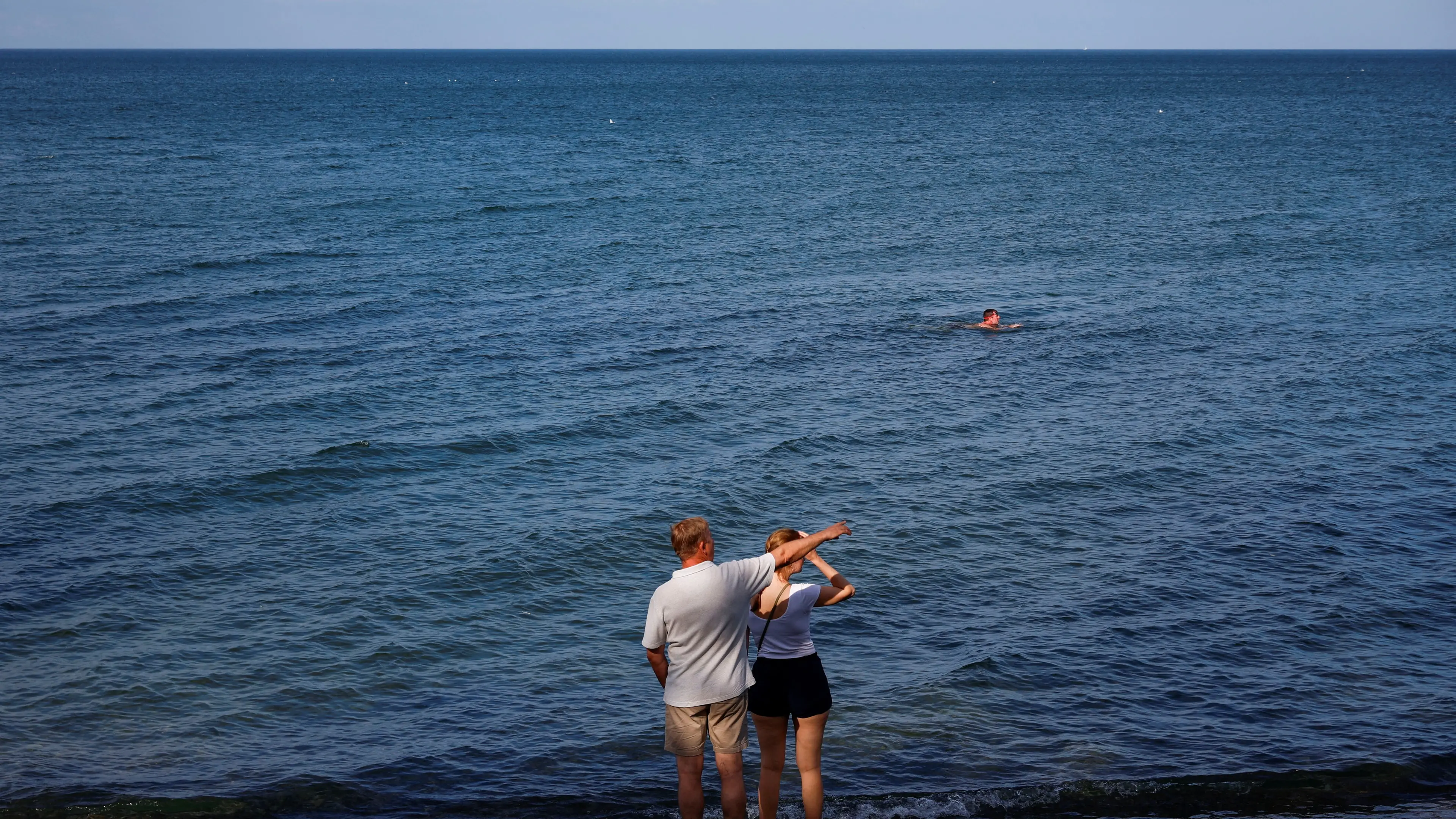 Trump renames Lake Ontario as Lake America
