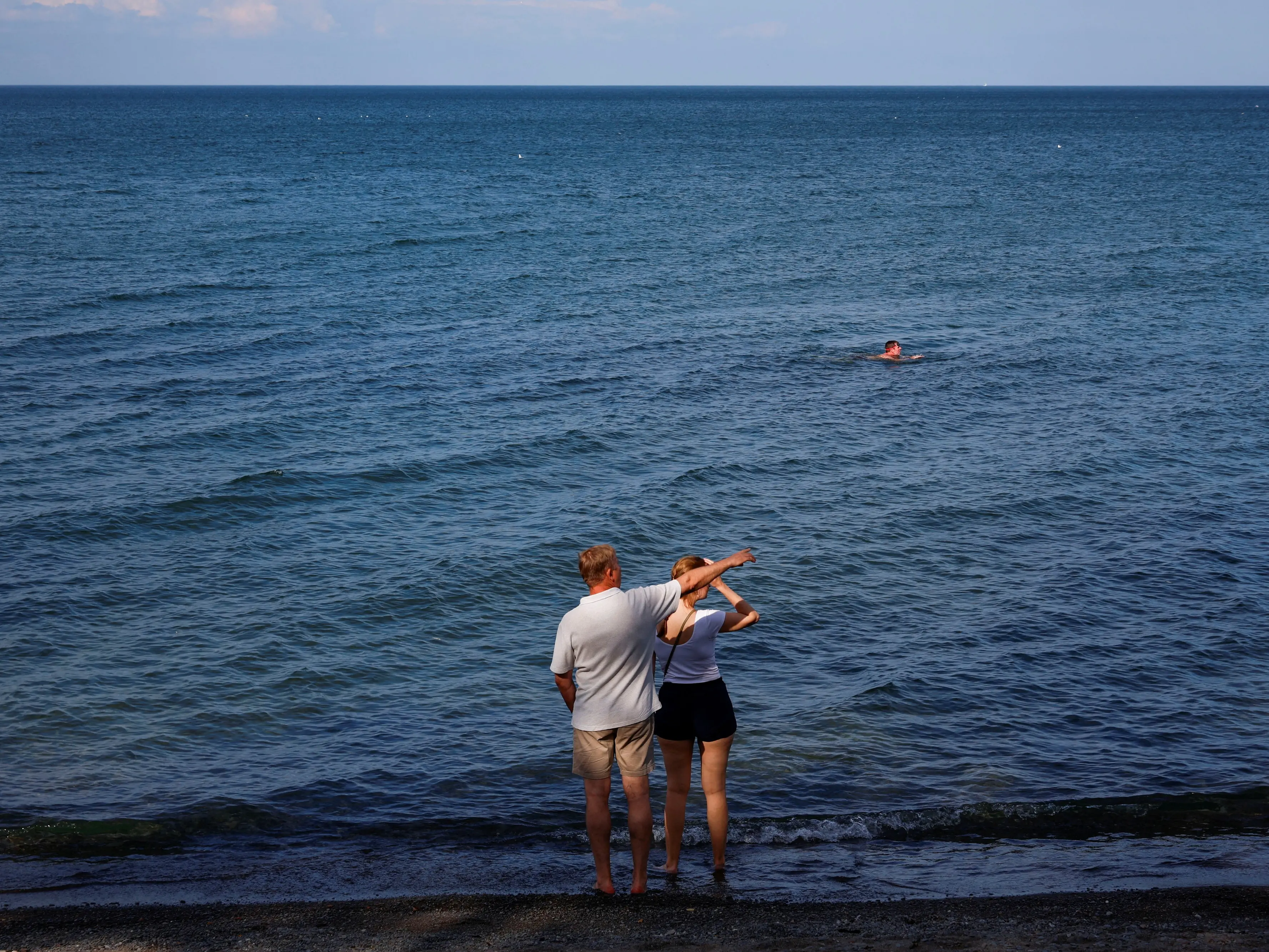Trump renames Lake Ontario as Lake America