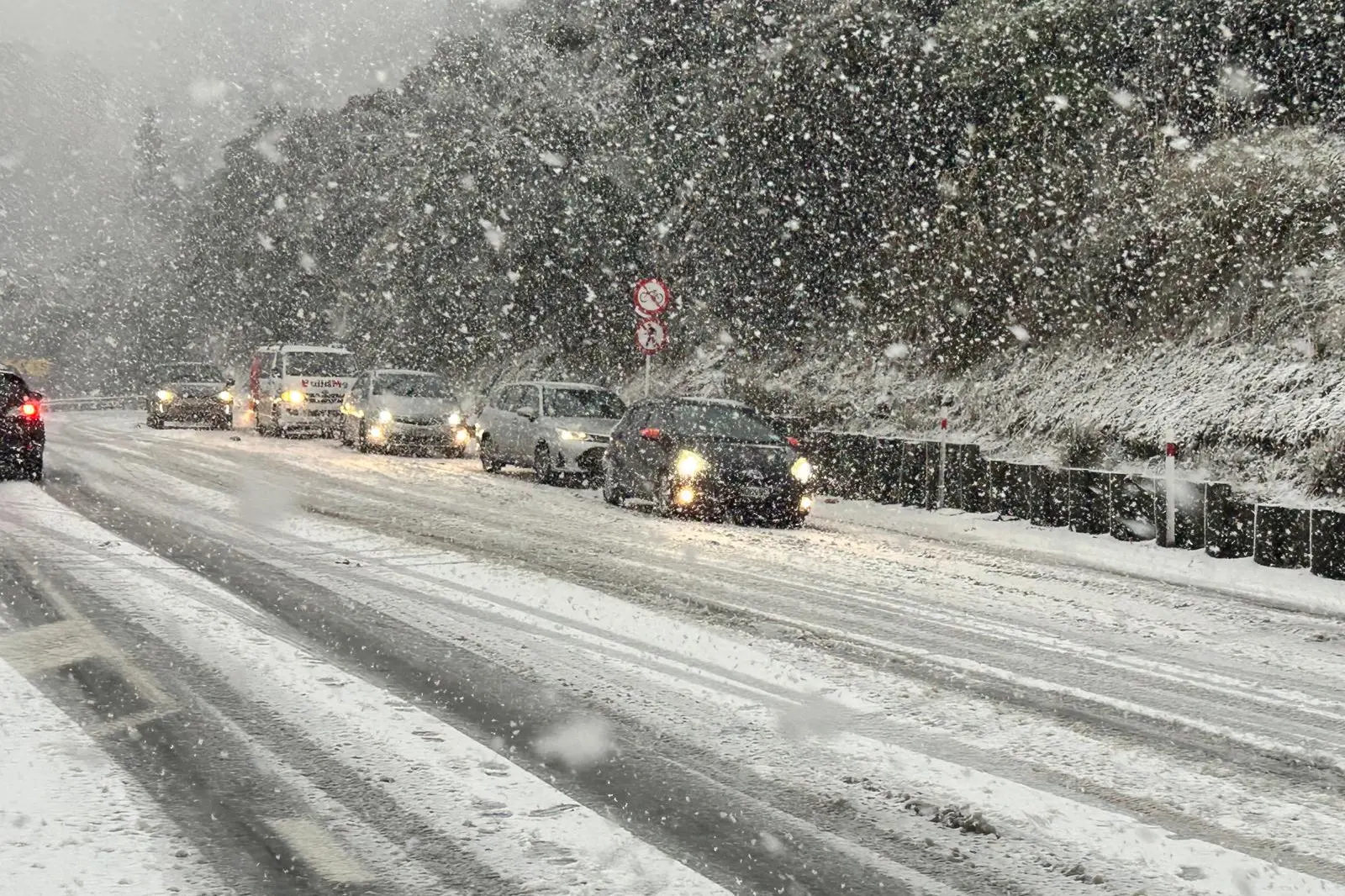 SH1 reopens after heavy snow forced closure
