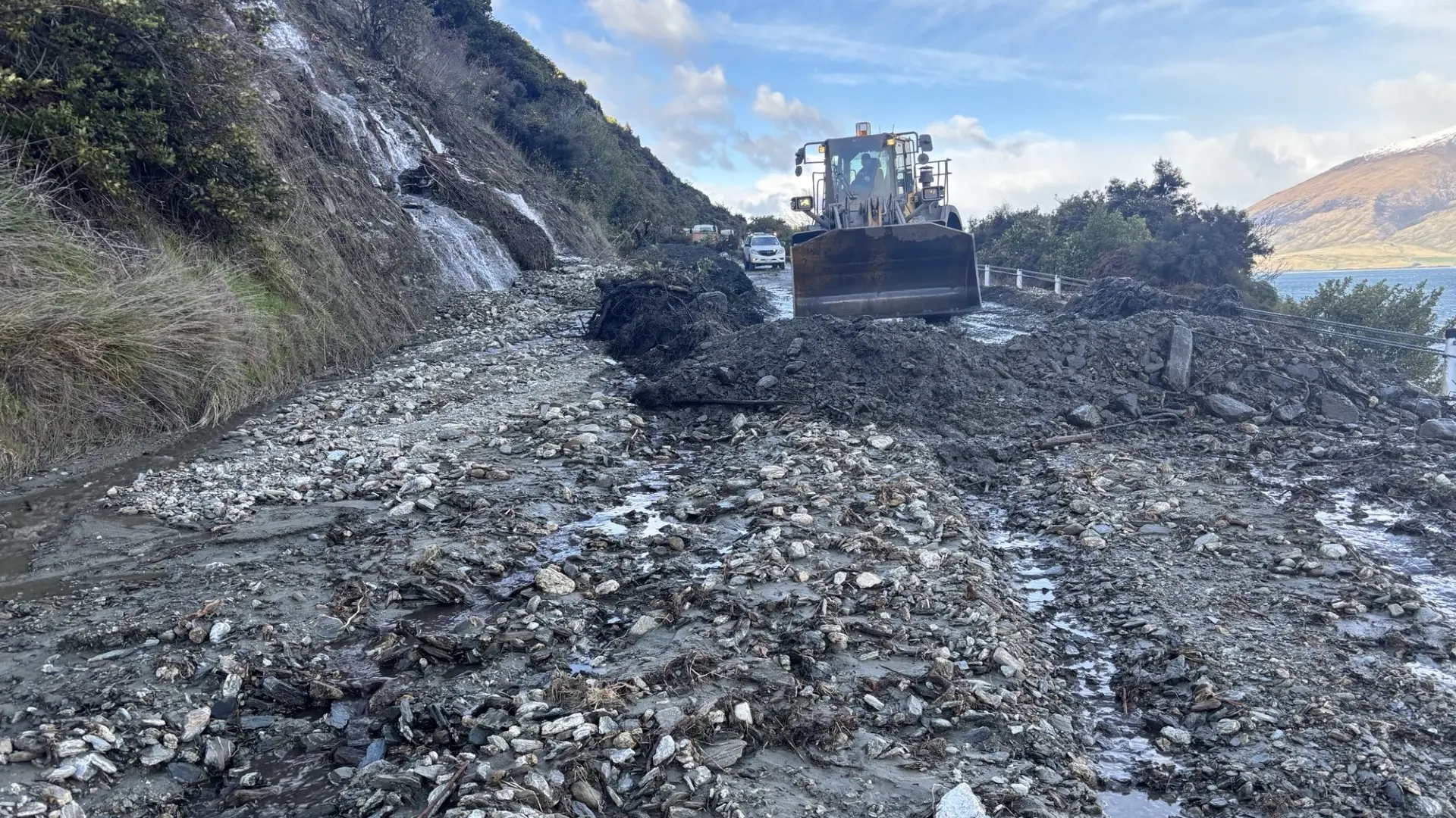 Escorted convoys for slip-affected SH6