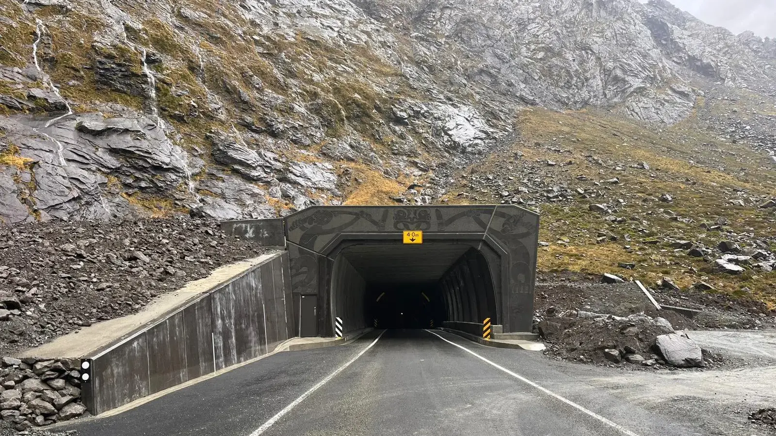 Avalanche risk closes Milford Road