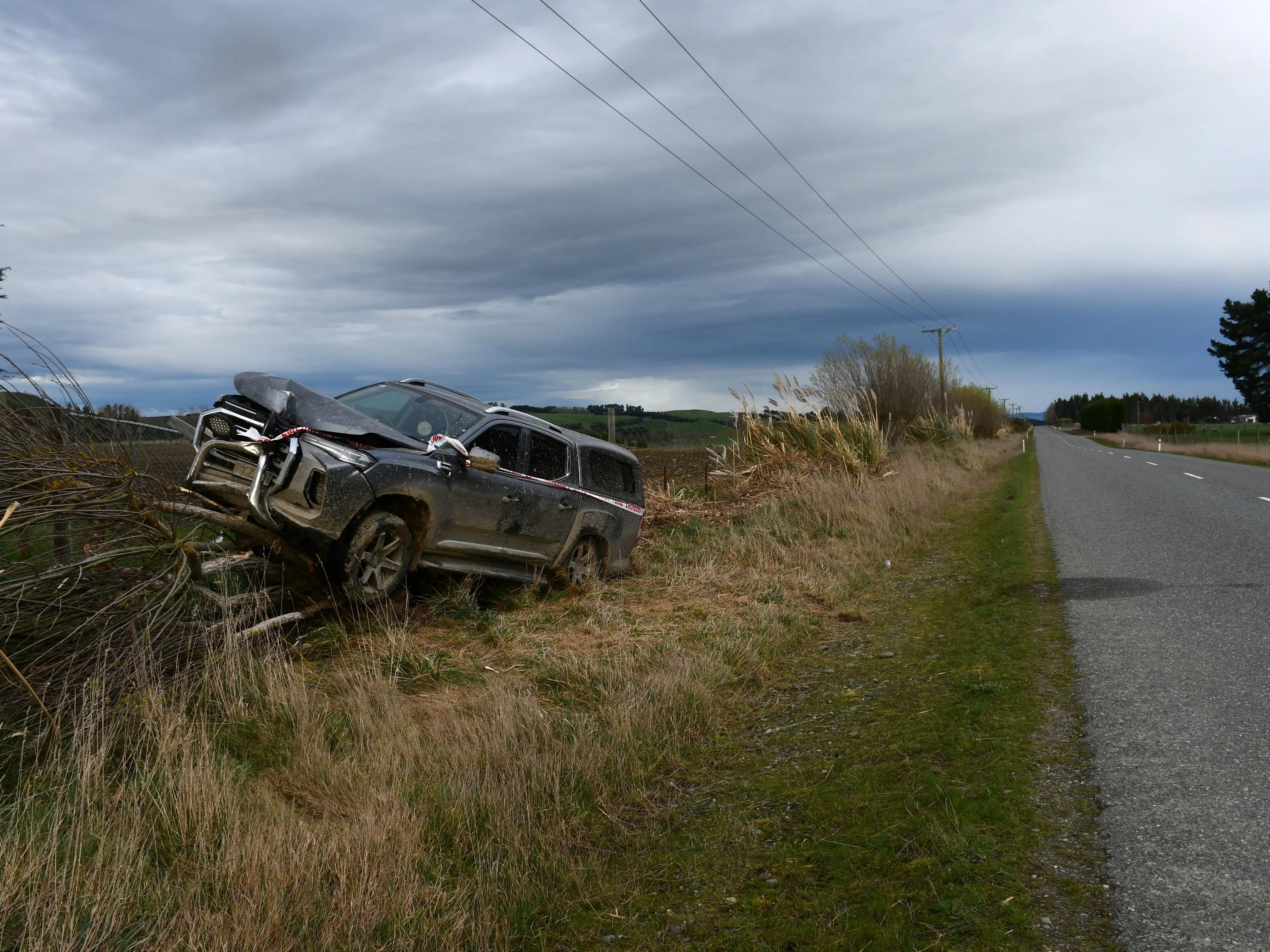 Person seriously hurt after ute hits tree near Gore
