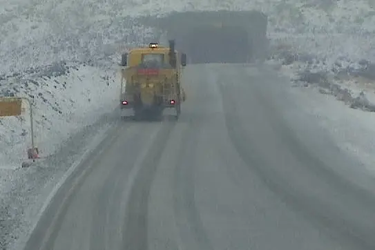 A snowy road leading to the Homer Tunnel late on Friday afternoon. Photo: Milford Road Alliance