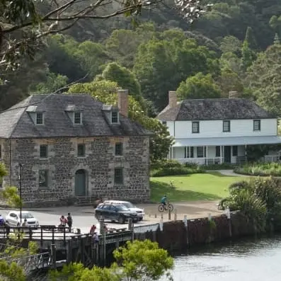 Blaze at café next to NZ's oldest building ‘suspicious’