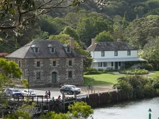 Blaze at café next to NZ's oldest building ‘suspicious’