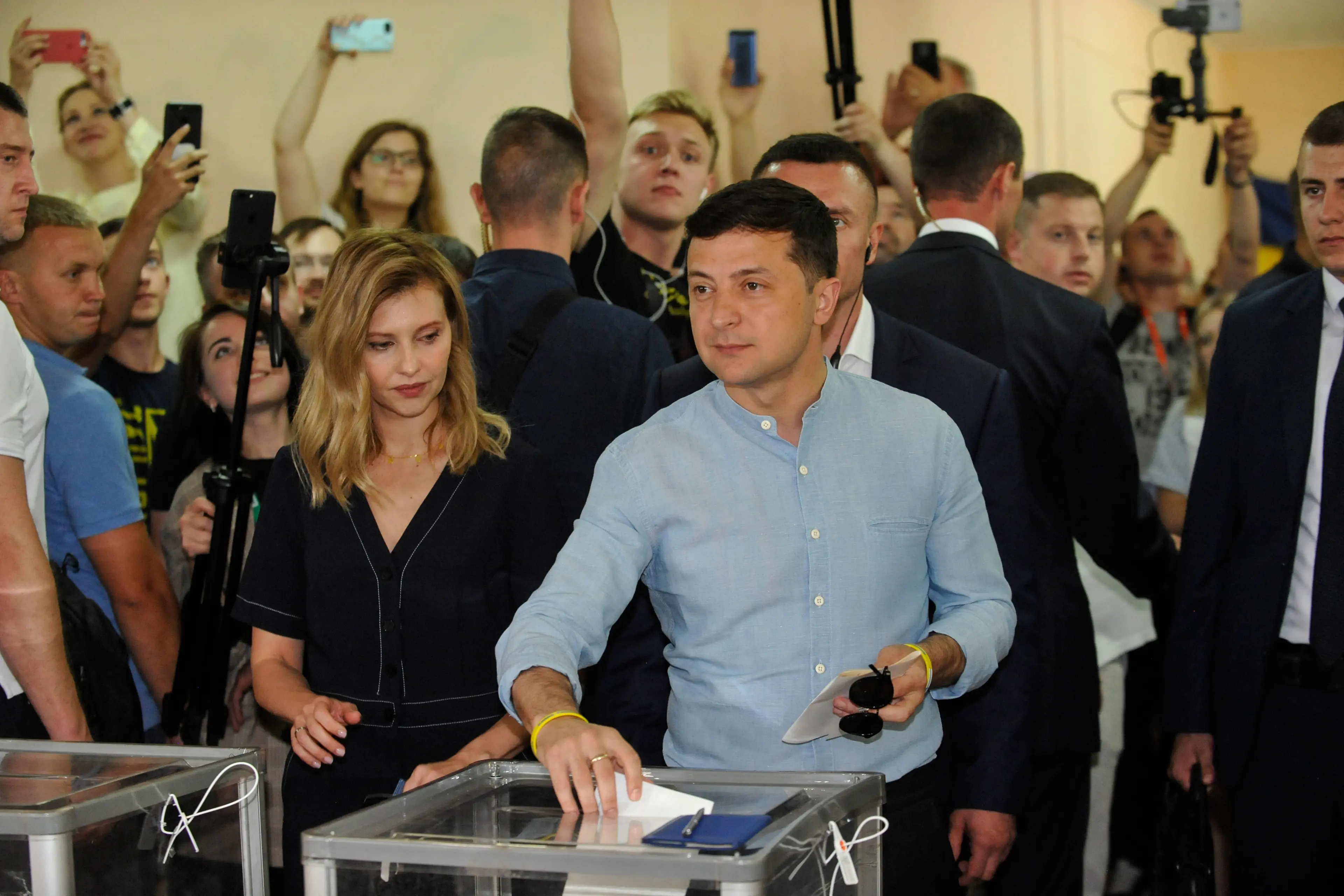 The way we were: President of Ukraine Volodymyr Zelenskyy casts his vote, along side his wife Olena Zelenska, in 2019 parliamentary elections. Photo: Getty Images)