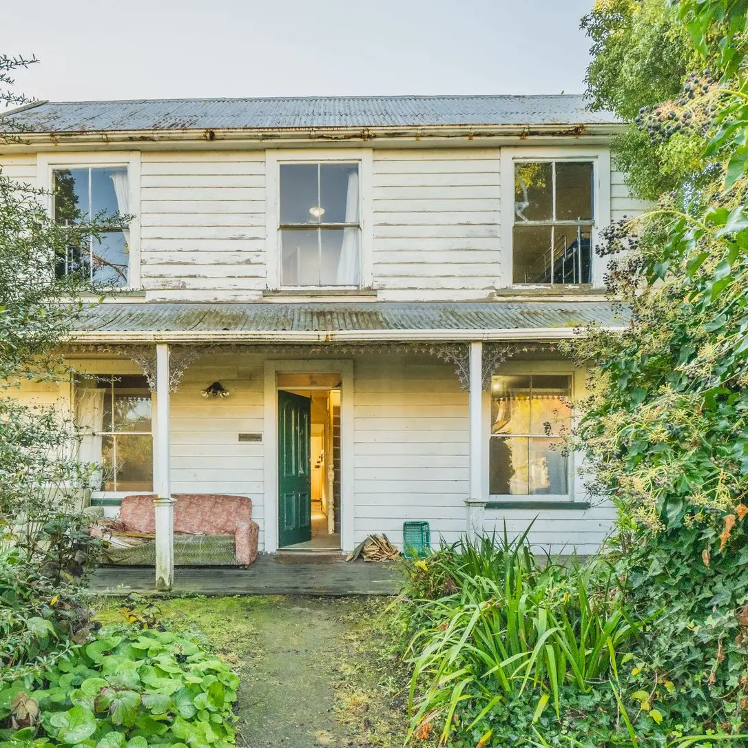 Journalists’ holiday home sells as a doer-upper