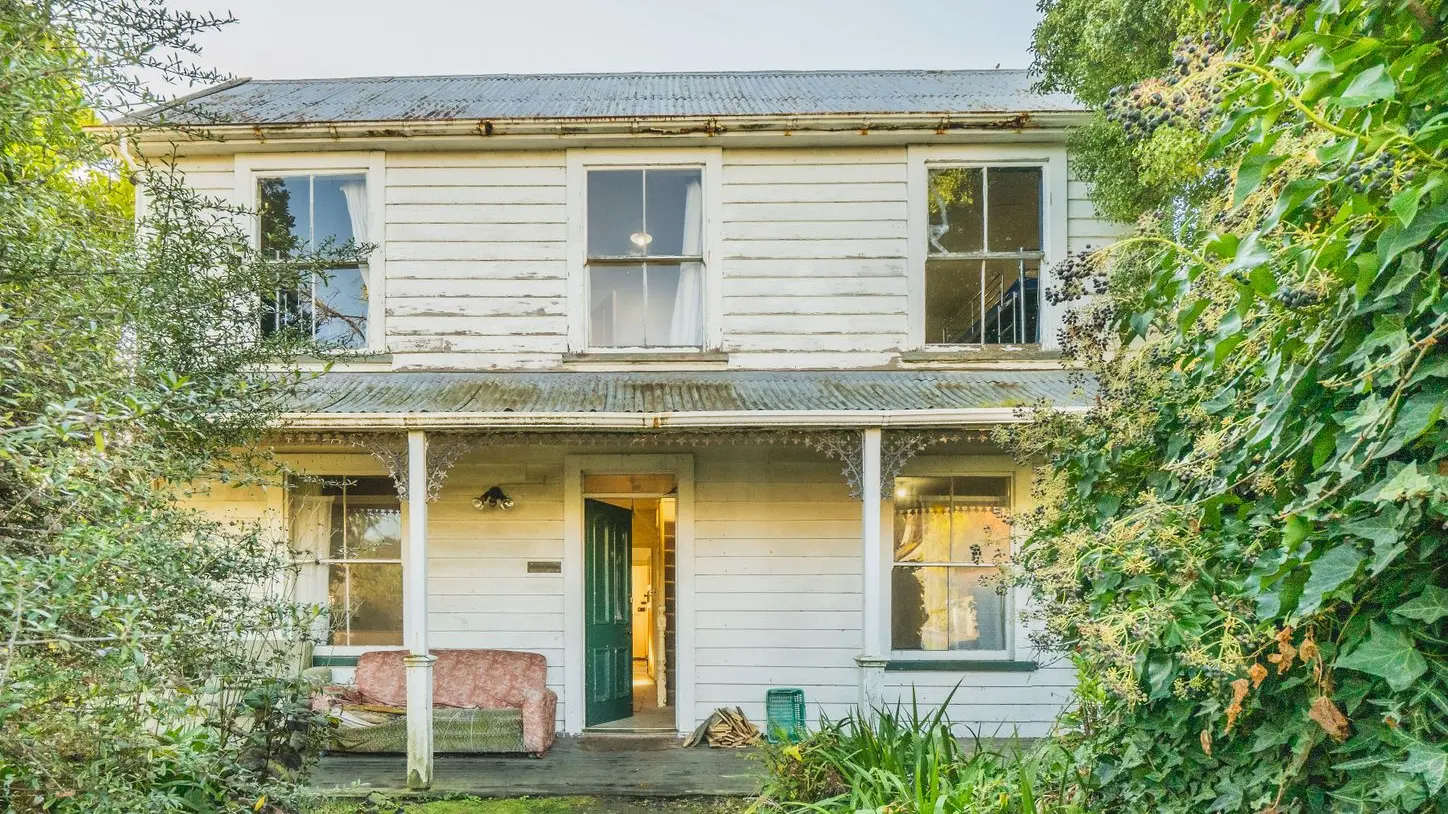 Journalists’ holiday home sells as a doer-upper