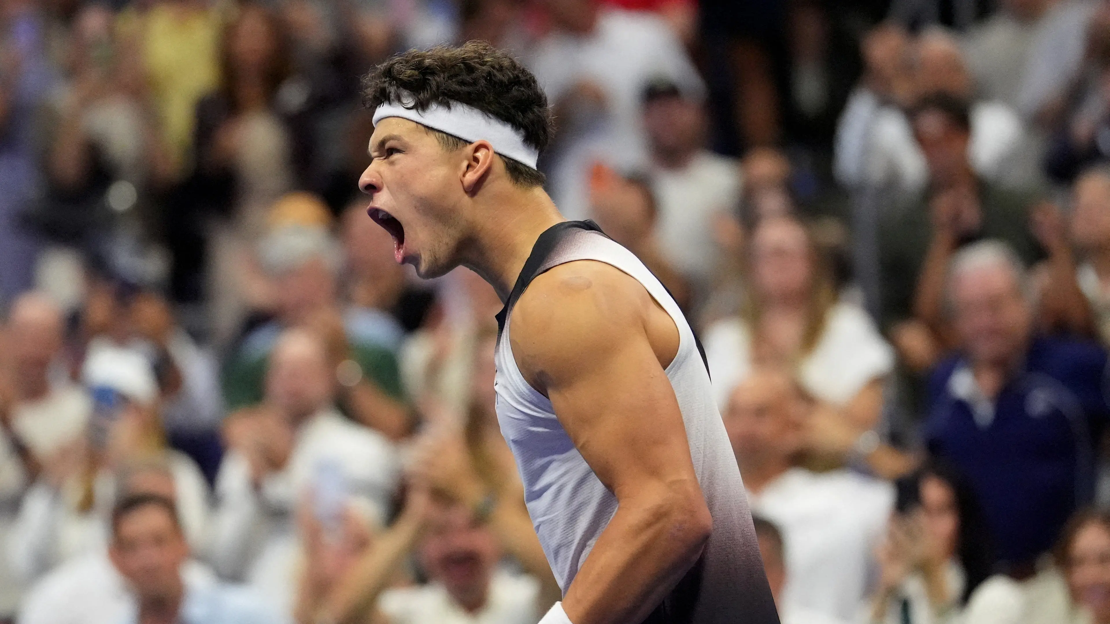 Americans surge into quarterfinals