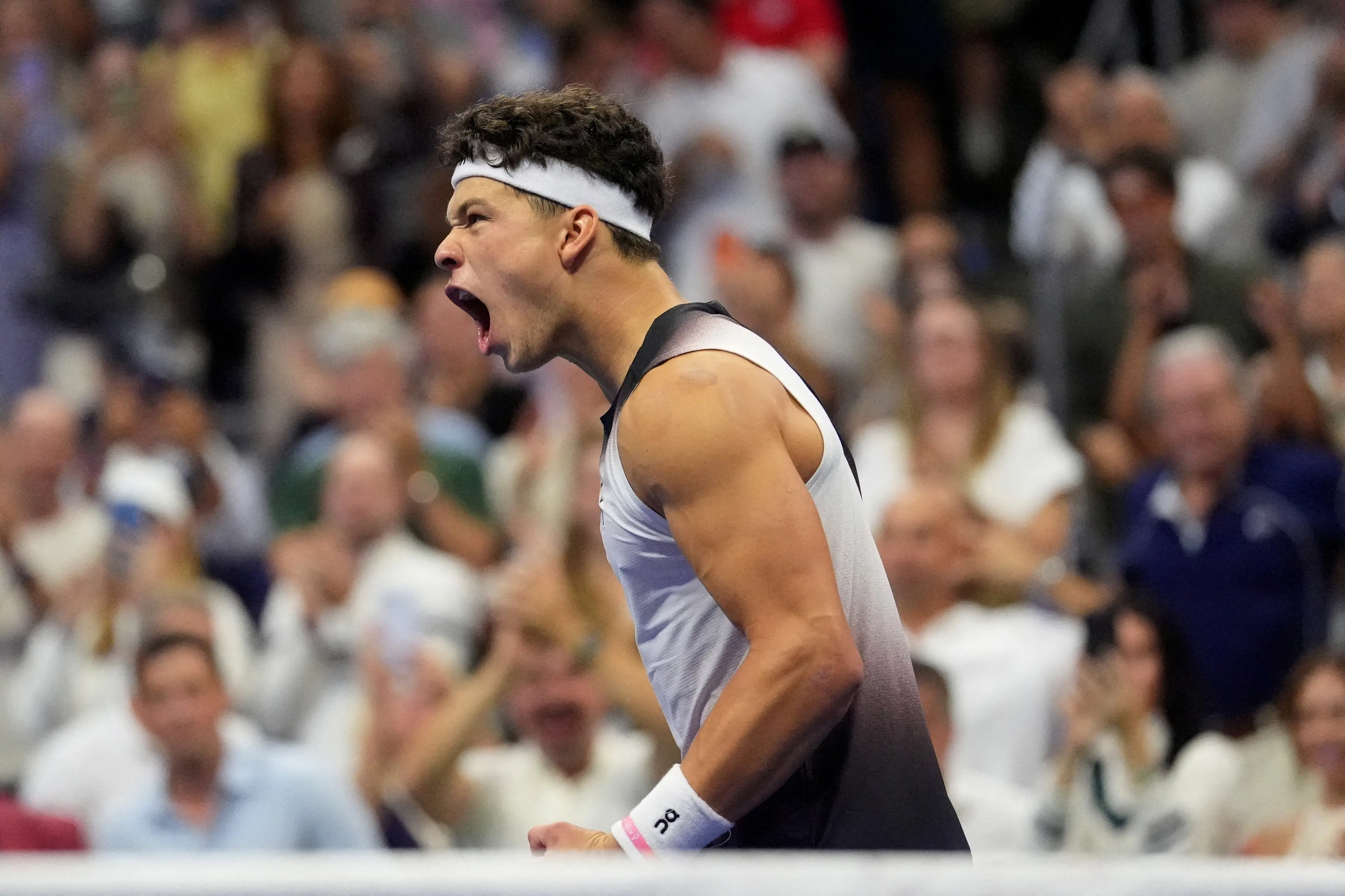 Americans surge into quarterfinals