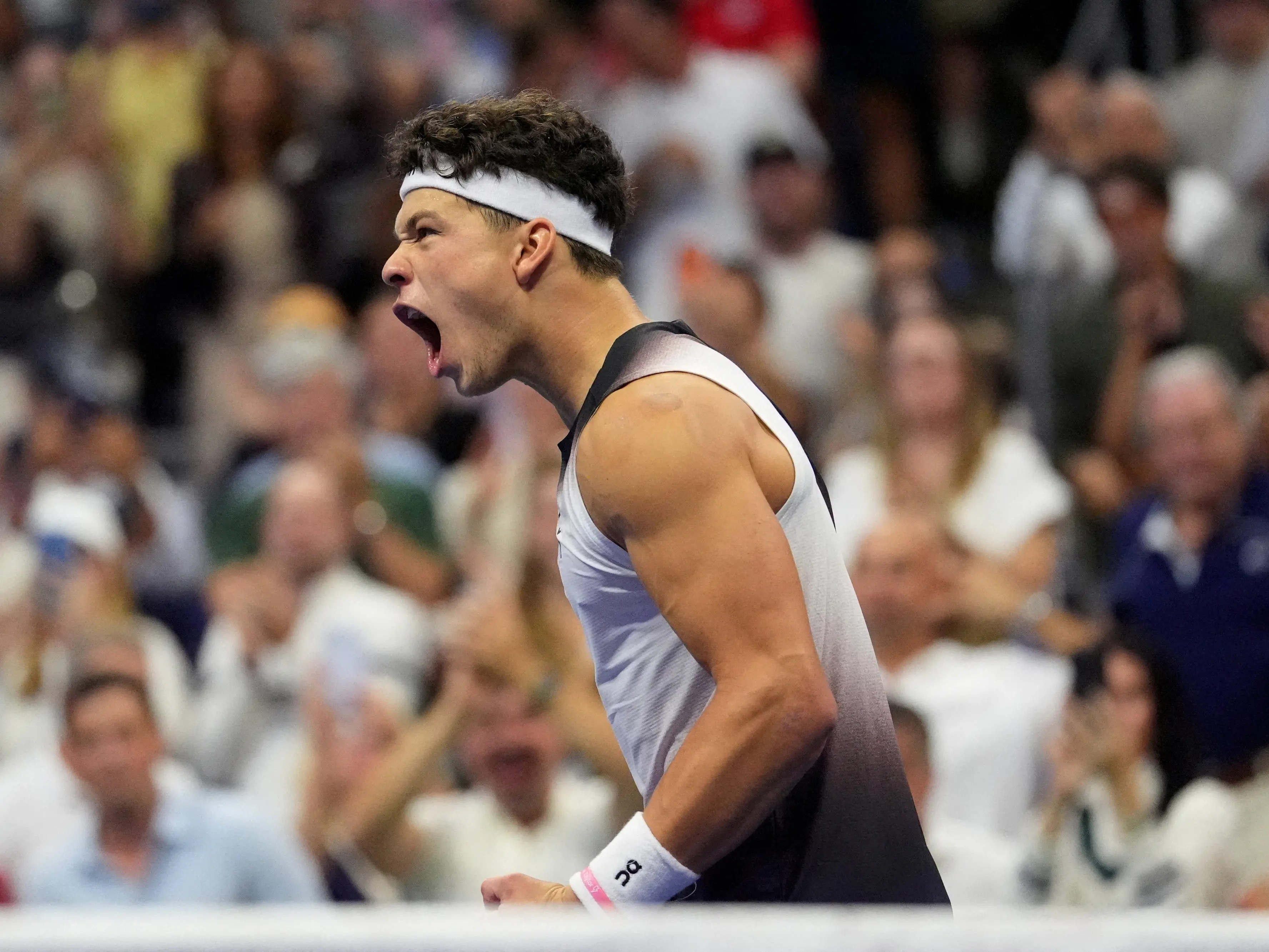 Americans surge into quarterfinals