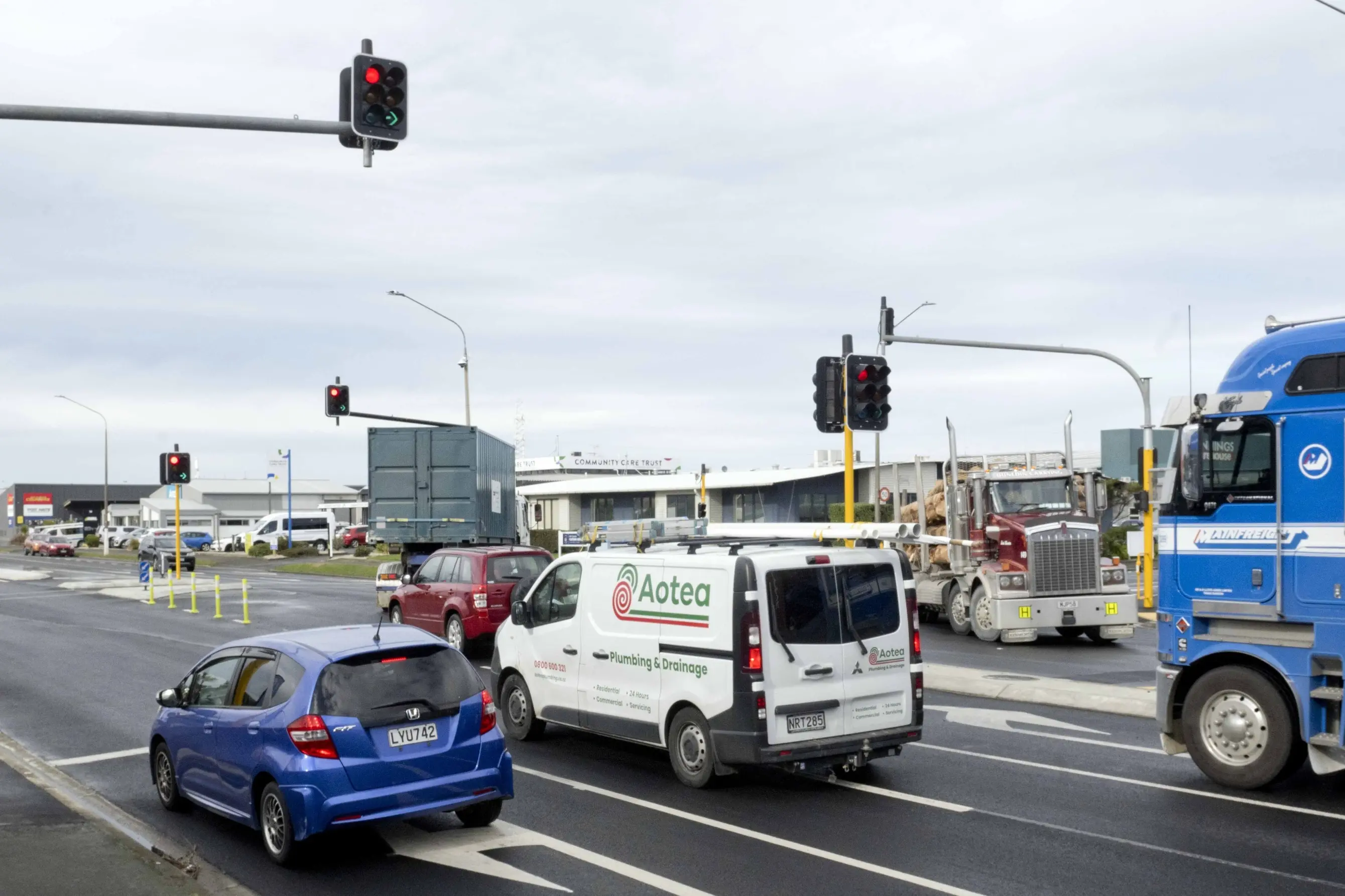 Traffic turns right off Wharf St into Strathallan St as straight-through traffic waits for a green light to proceed on to Portsmouth Drive. Photo: Gerard O\\'Brien
