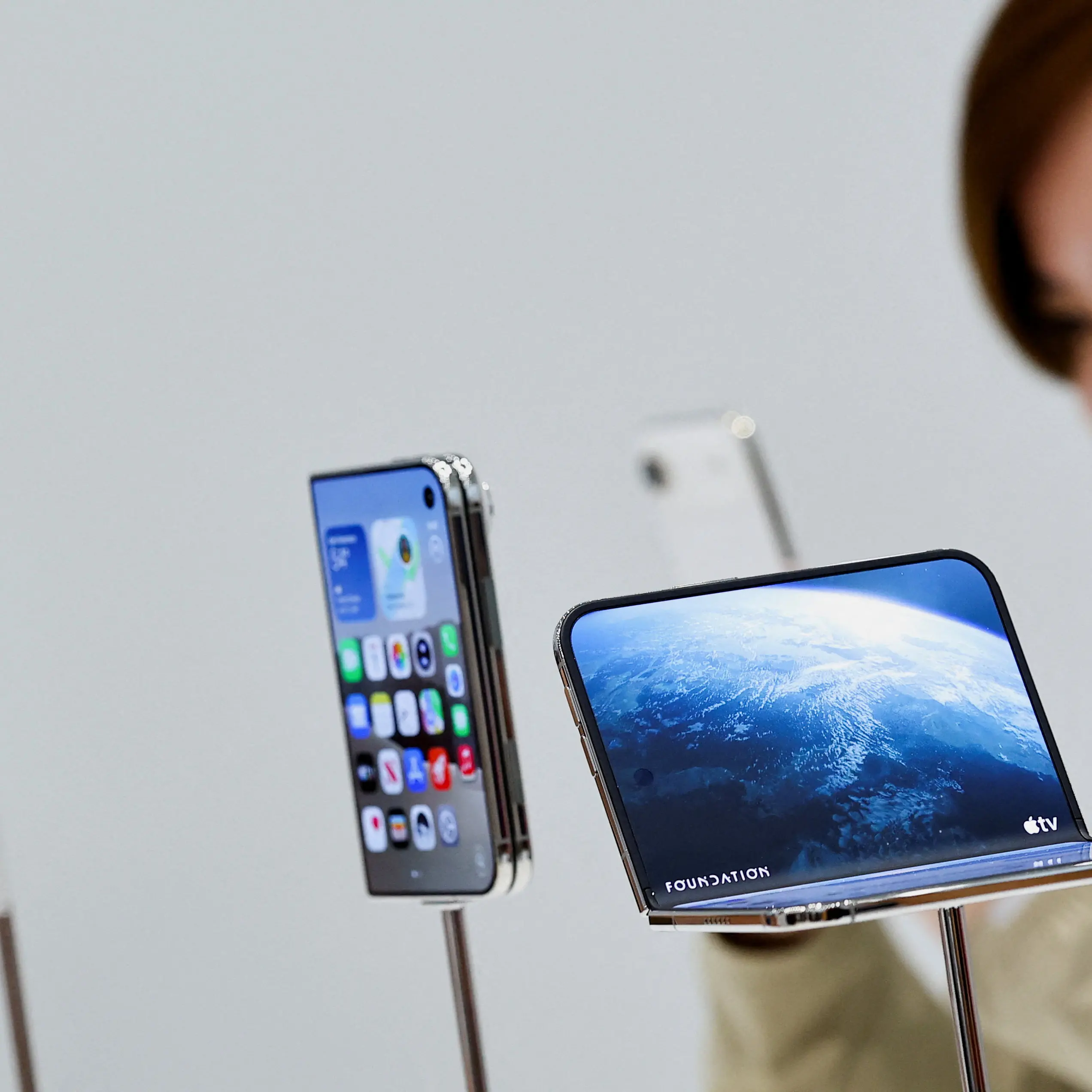 Apple joins foldable phone race