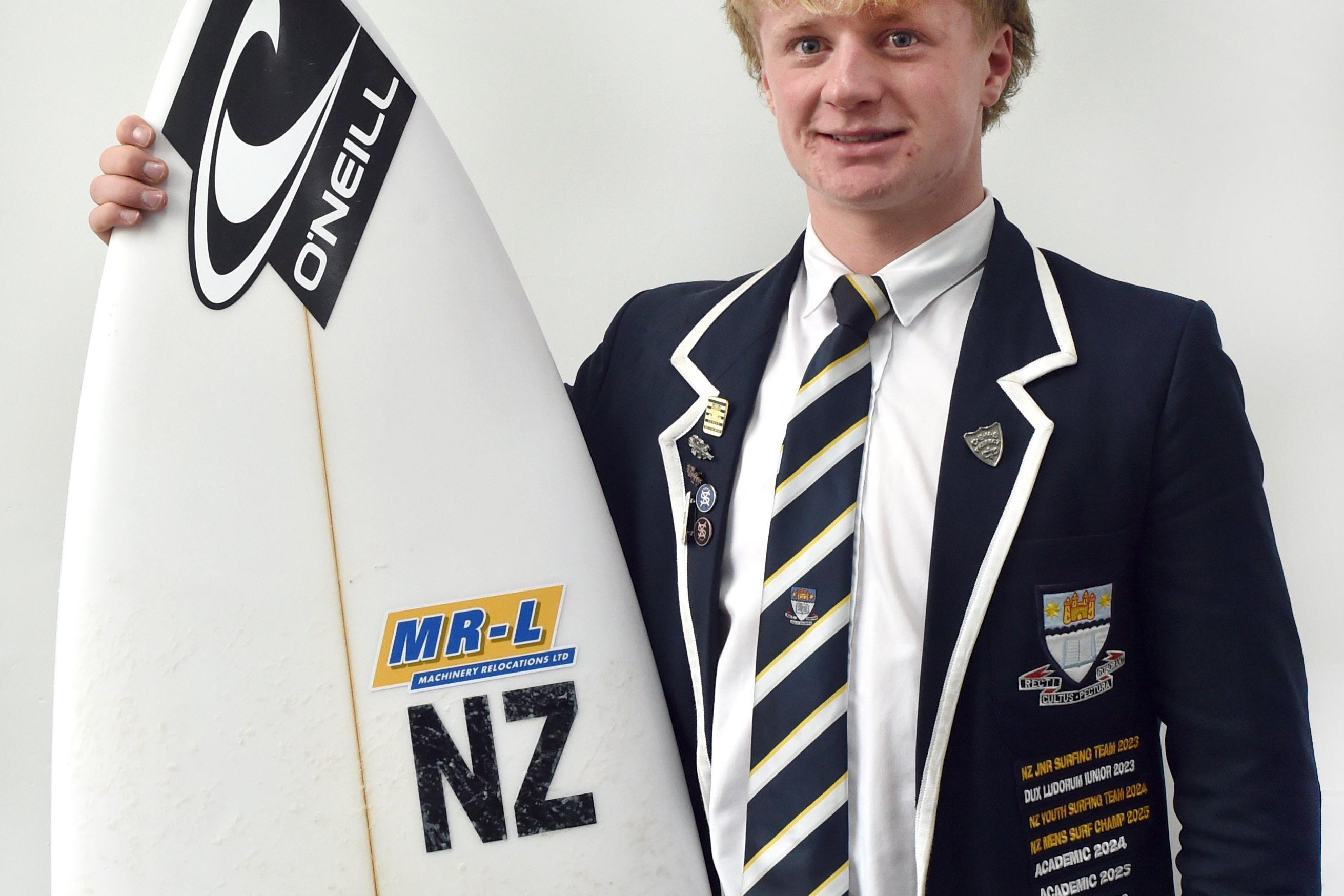Dunedin surfer Alexis Owen advances at the Junior World Champs