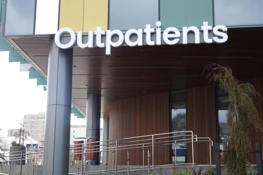 Big turnout to explore Dunedin's new outpatients building