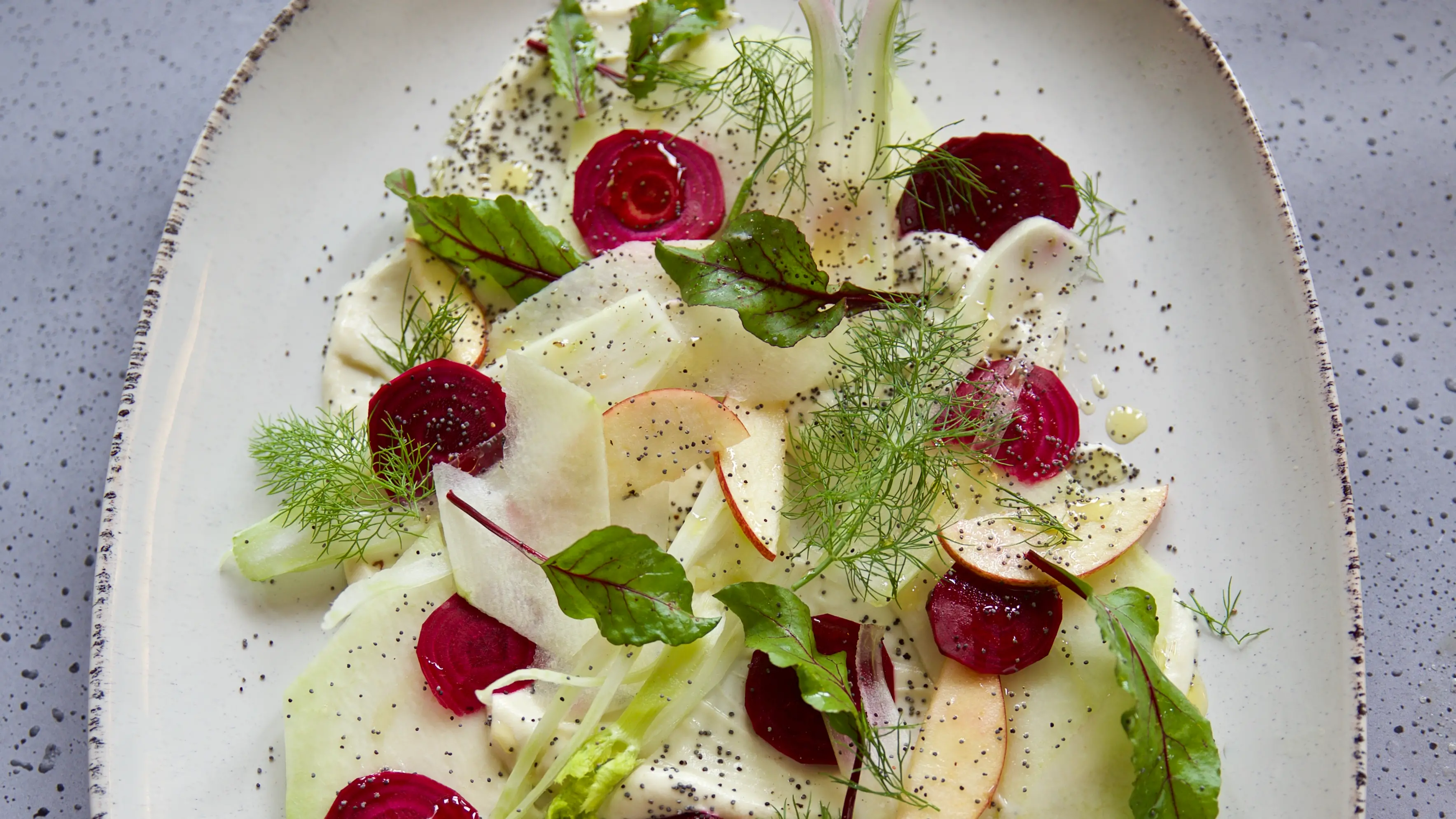 Crunchy raw kohlarbi salad