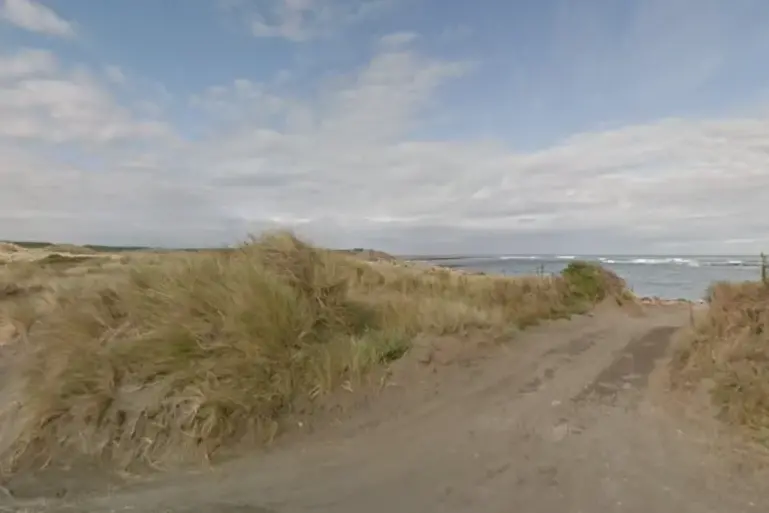 <p>Tangimoana Beach in Manawat\\u016B. Photo: Google Maps</p>\\n