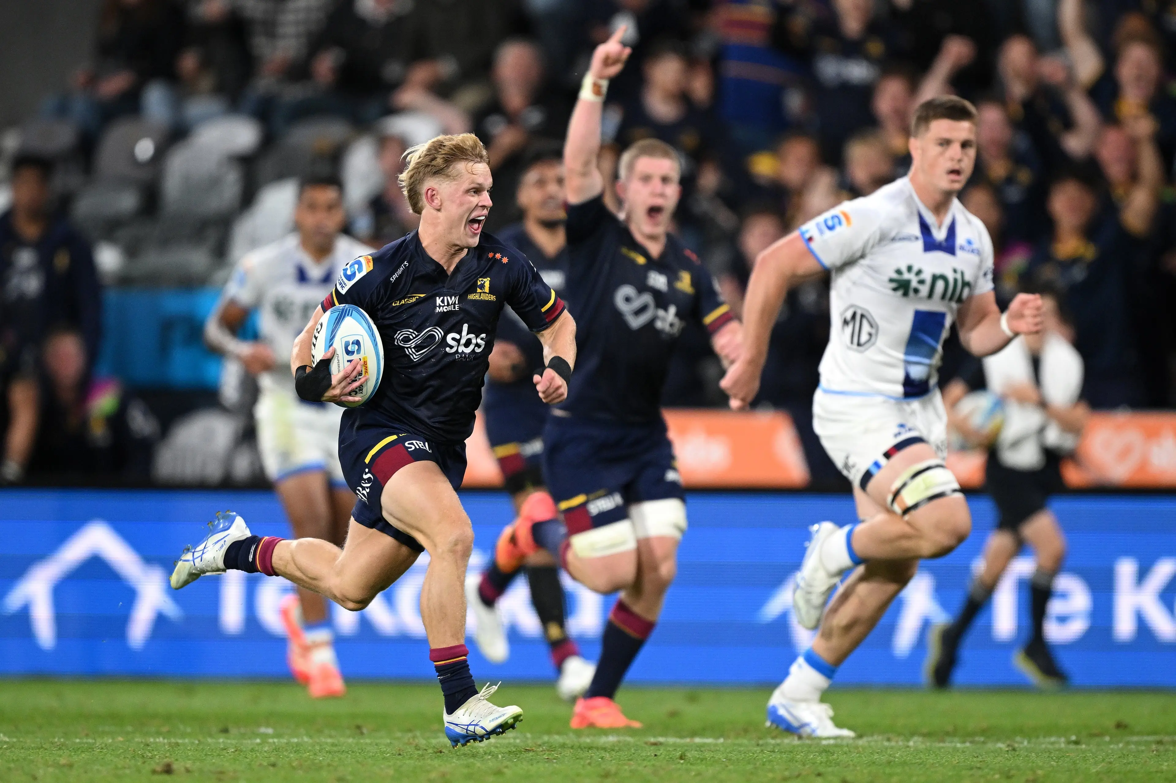 Can Finn Hurley repeat his magic against the Blues in the Highlanders\\' first home game in 2027? Photo: Getty Images