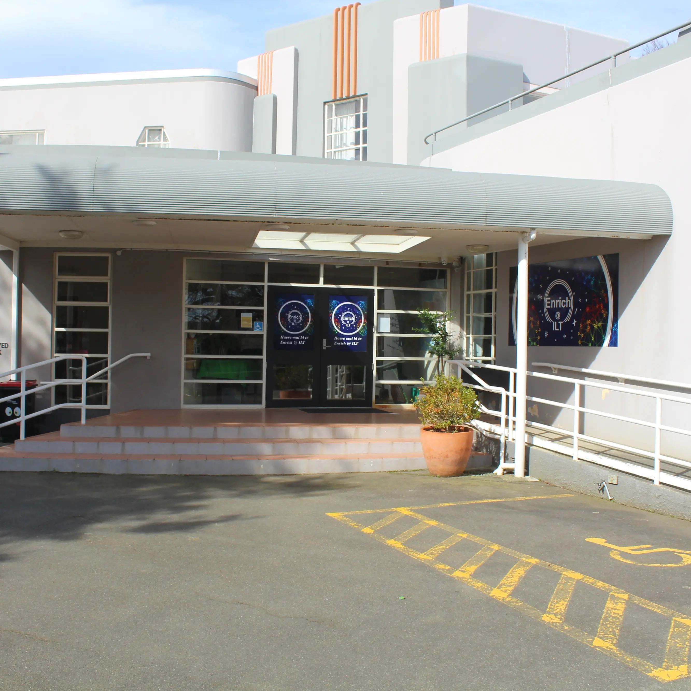 Parents and staff left confused as gifted school set to close
