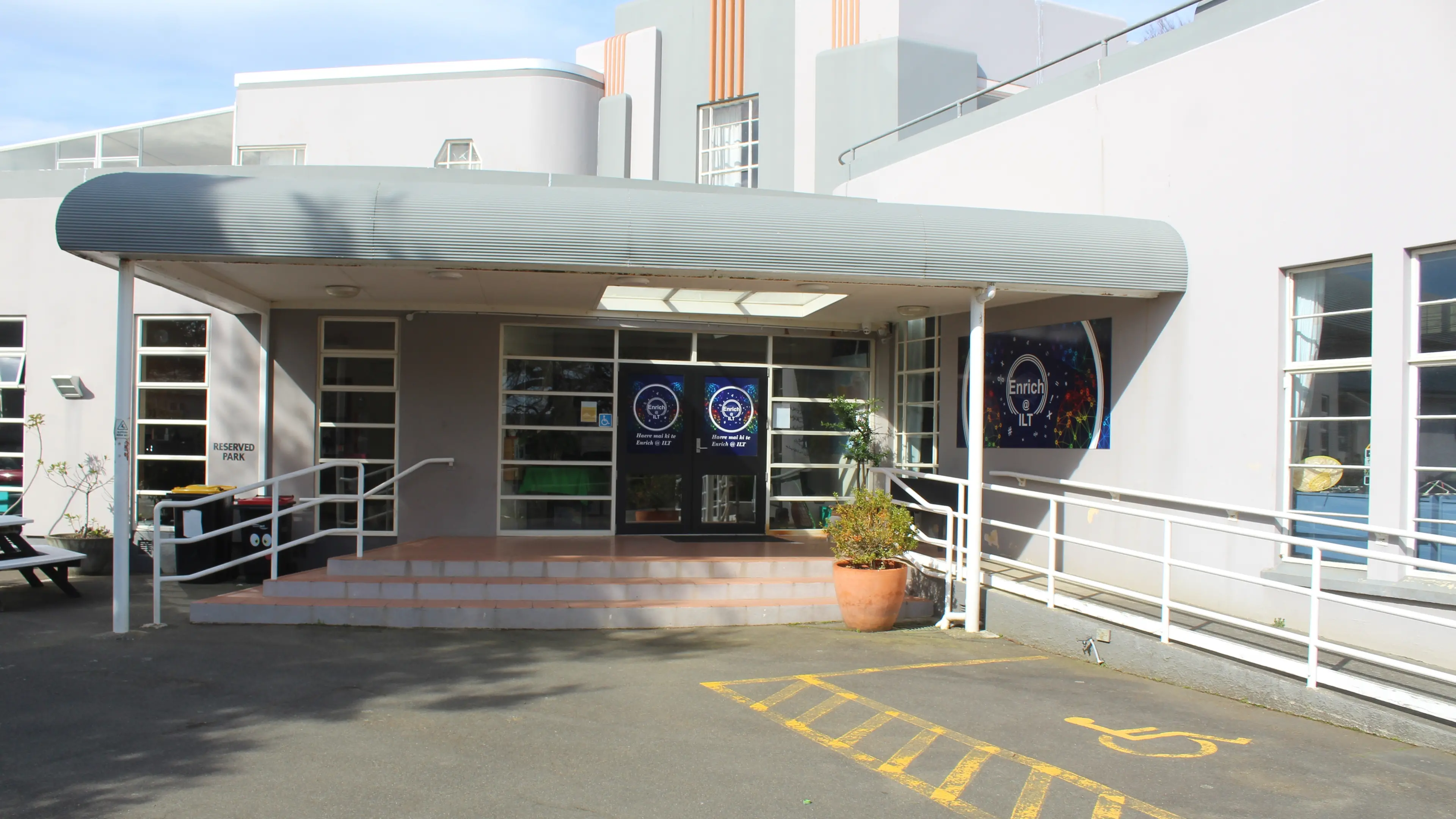 Parents and staff left confused as gifted school set to close