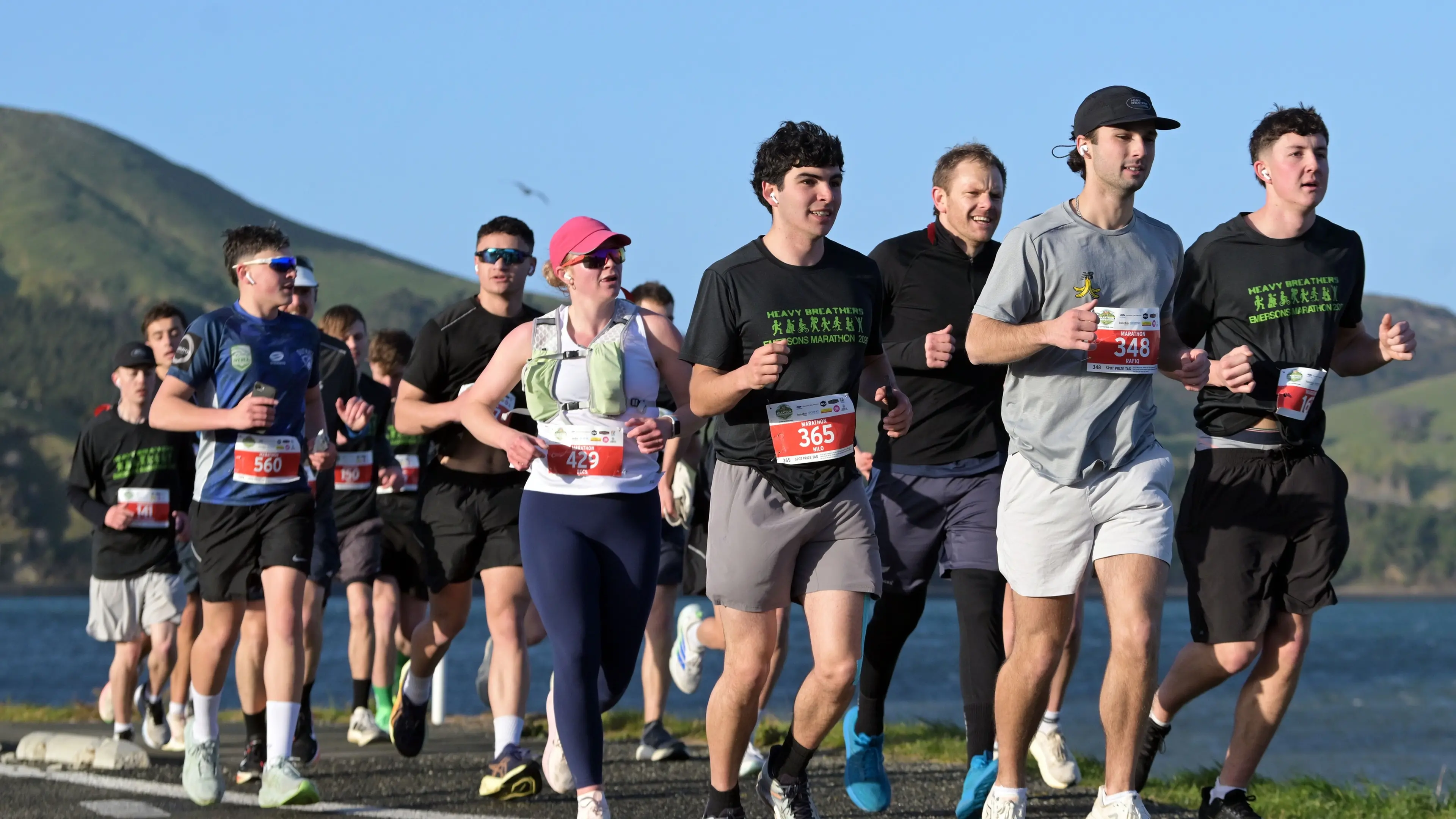 Coastal chill does not deter marathon masses