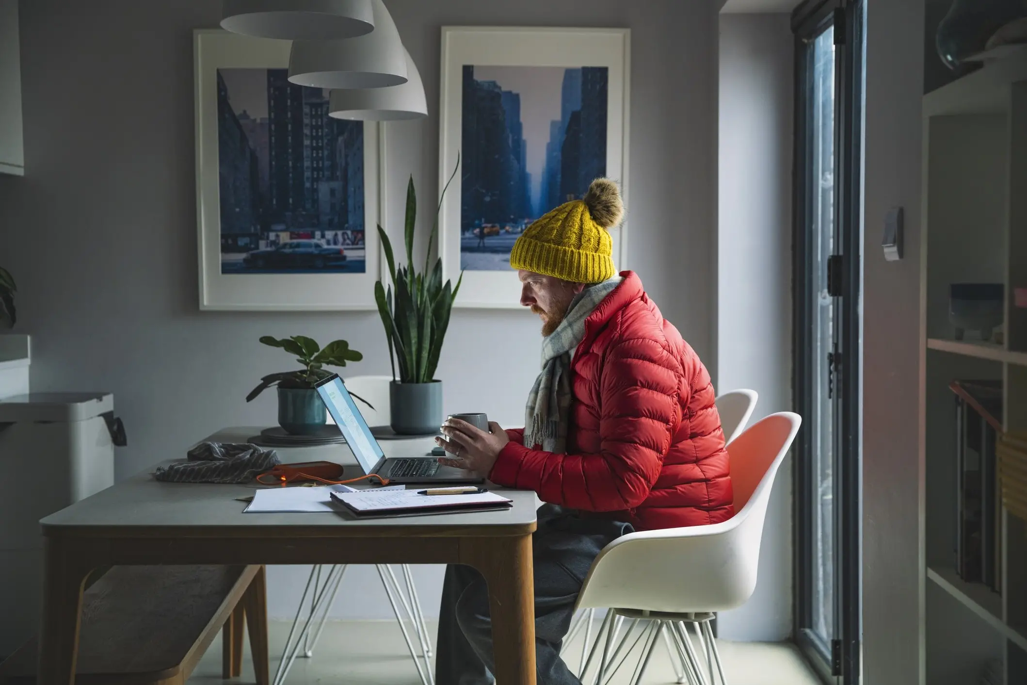 In the cost of living crisis, older people are hesitating to heat their homes and worrying about their financial future. Photo: Getty Images