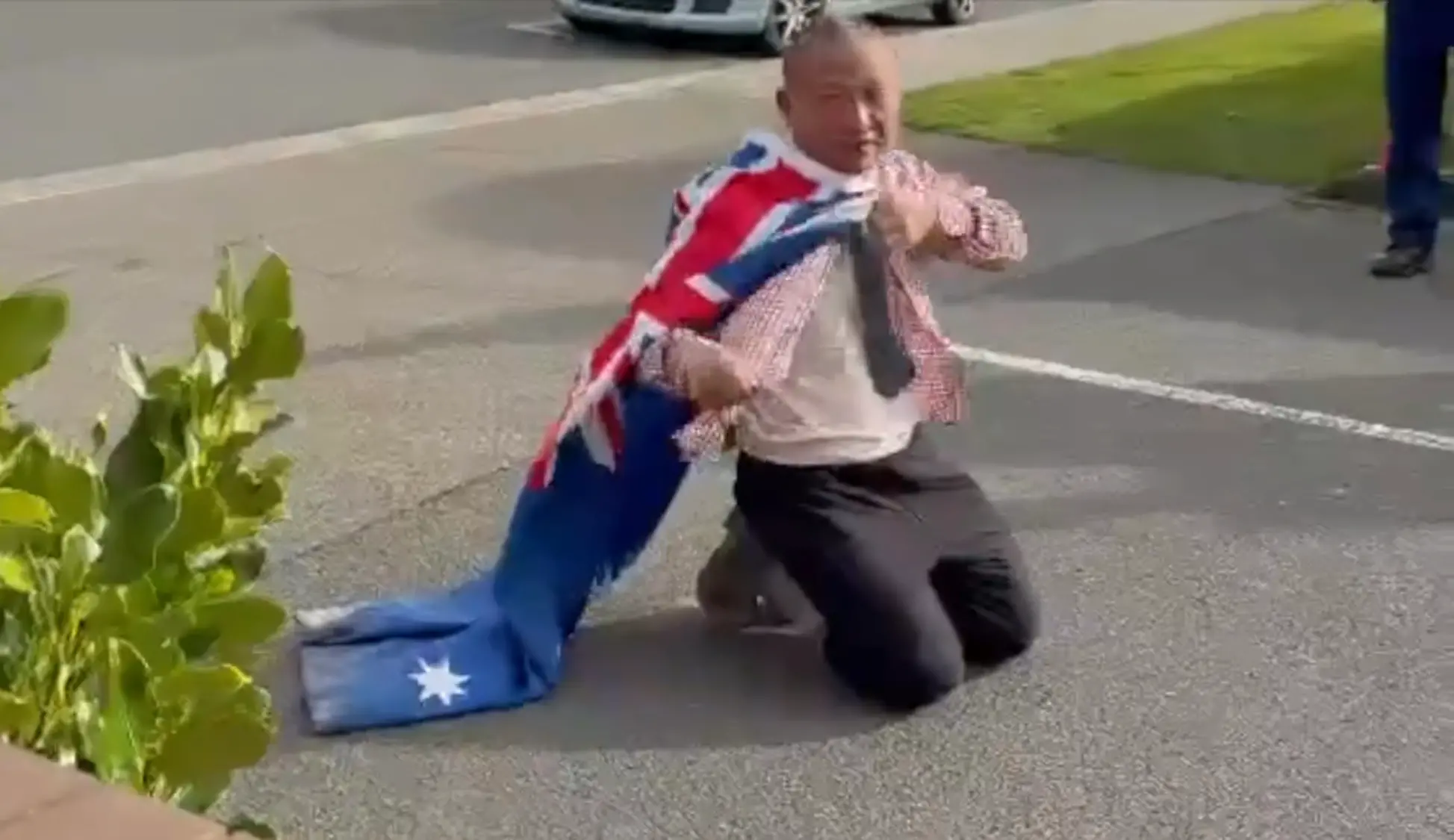 On Monday, Eddie Zhi returned to Environment Southland where he removed clothing in protest against the council. Credit: Screenshot.