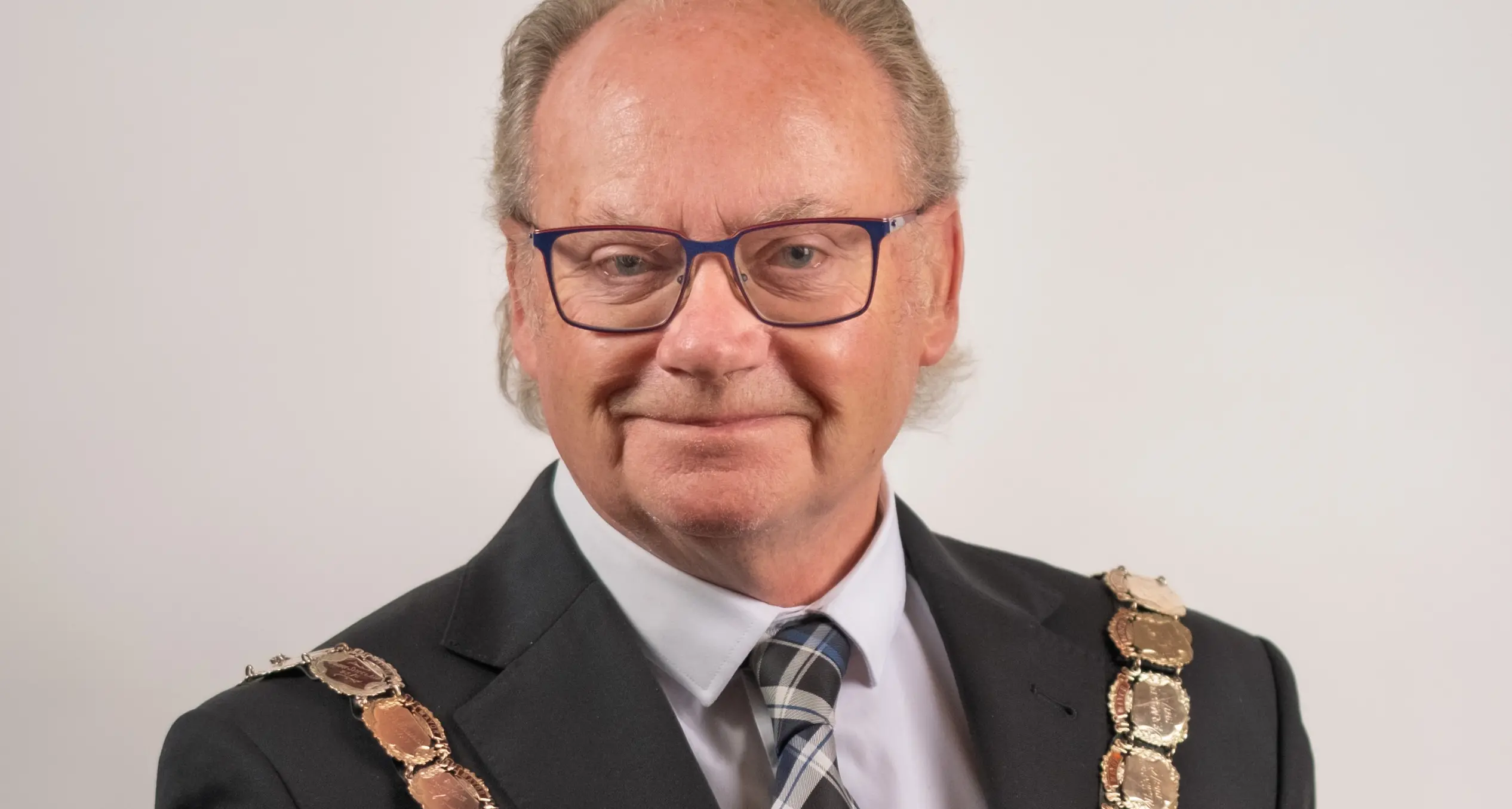 Mayor rejects forecast of conservative growth