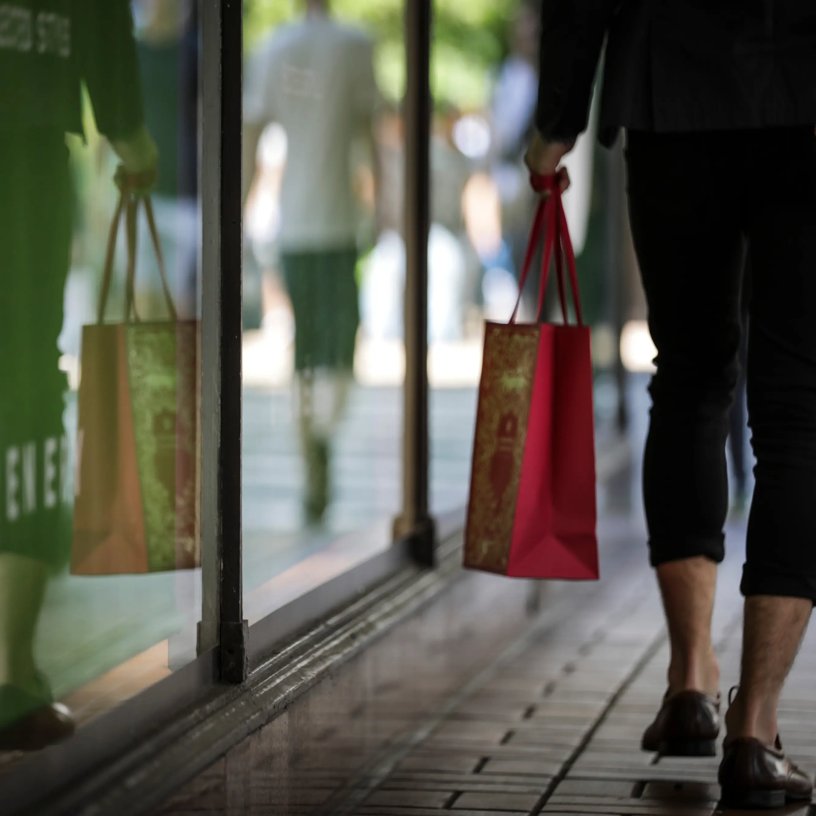 Fashion brands Cue, Veronika Maine in receivership