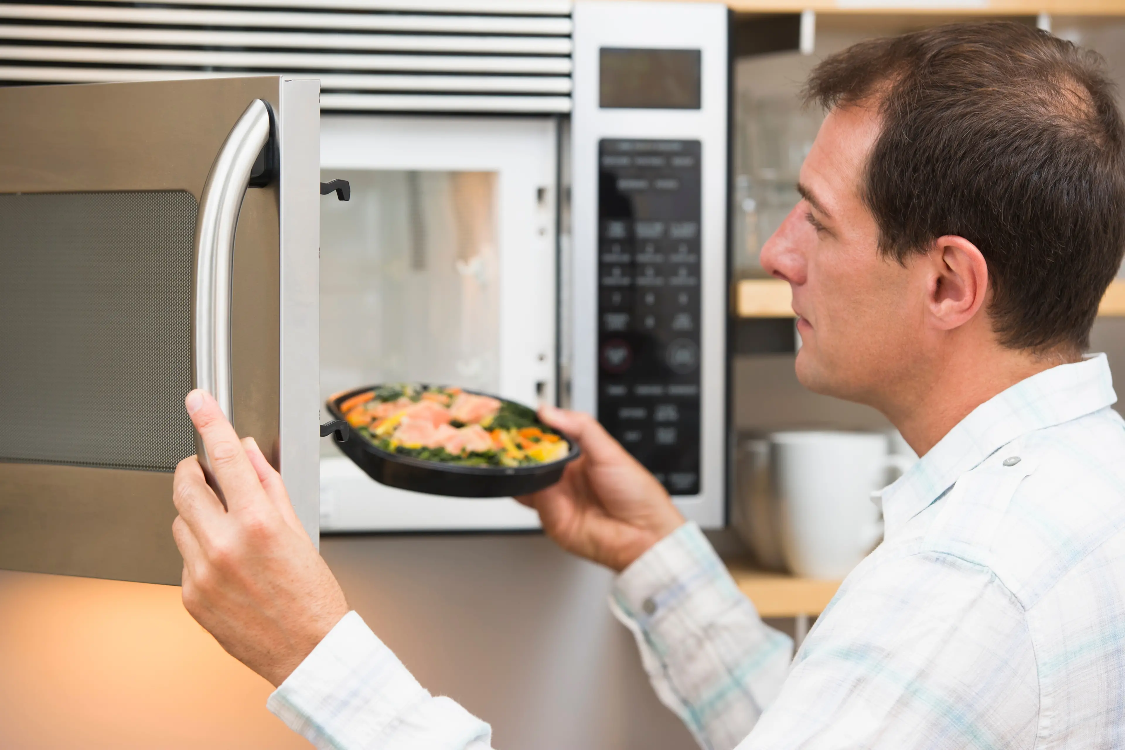 Microwaving fish can cause bed smells in lunch rooms. Photo: Getty