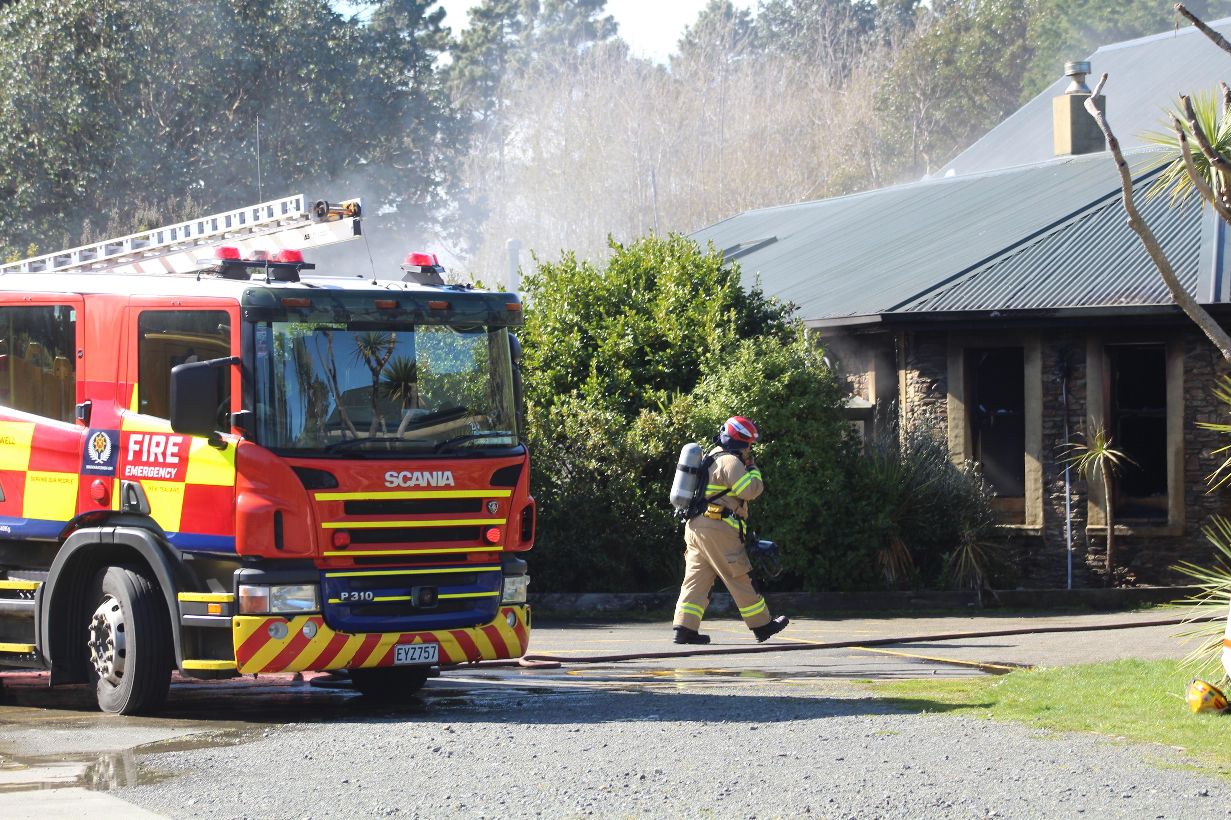Invercargill fire crews battle restaurant blaze