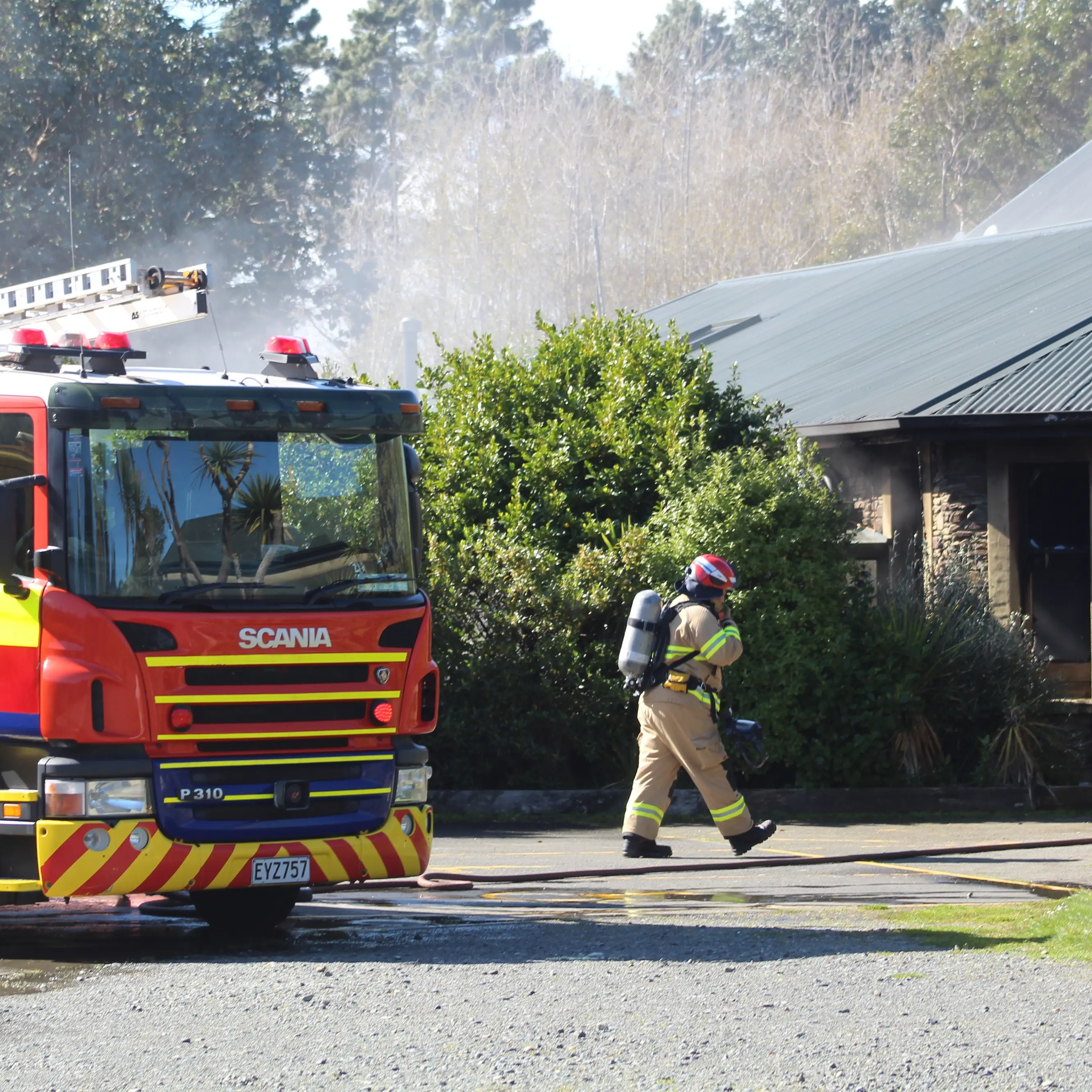 Invercargill fire crews battle restaurant blaze