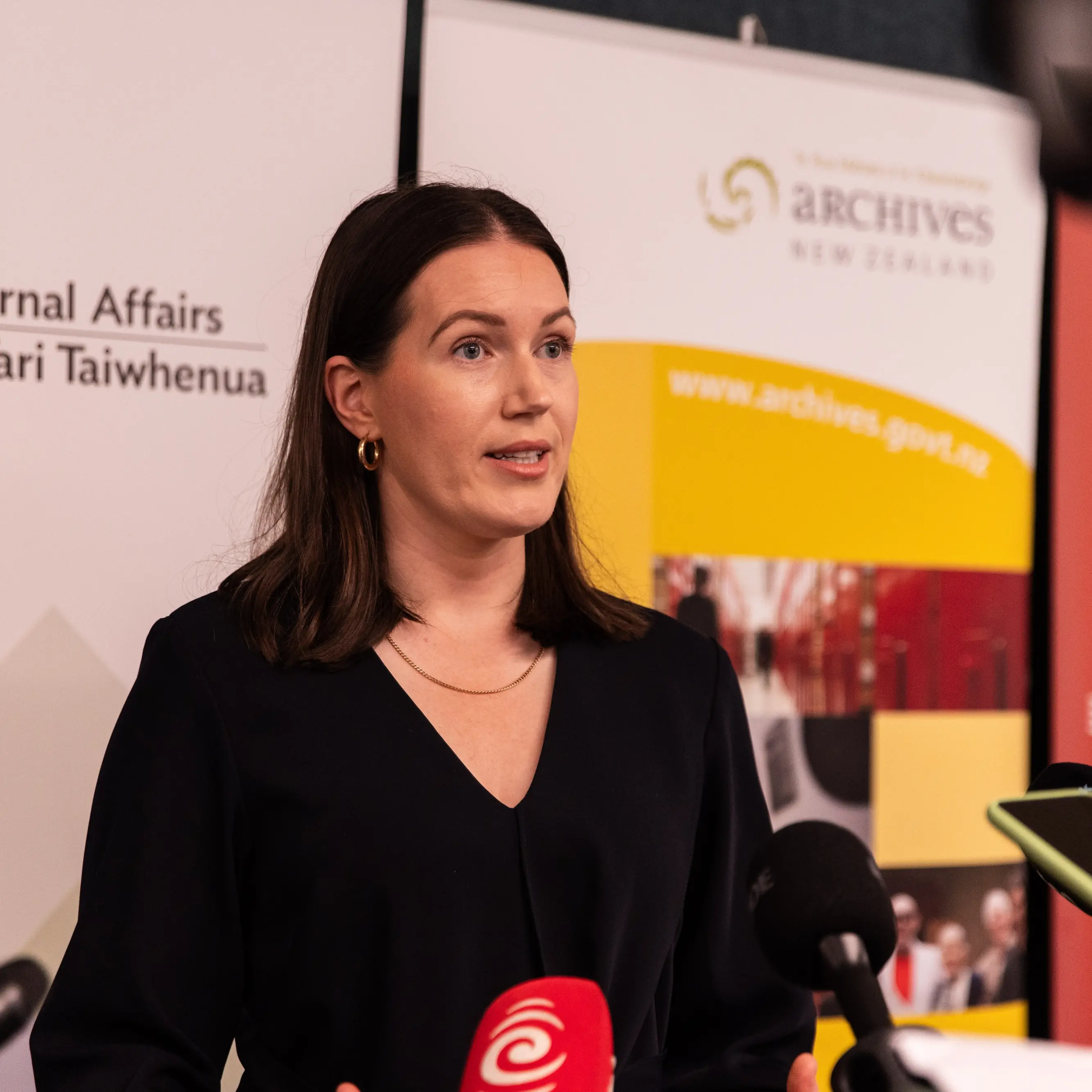 Minister questions Fenz CEO over withheld information