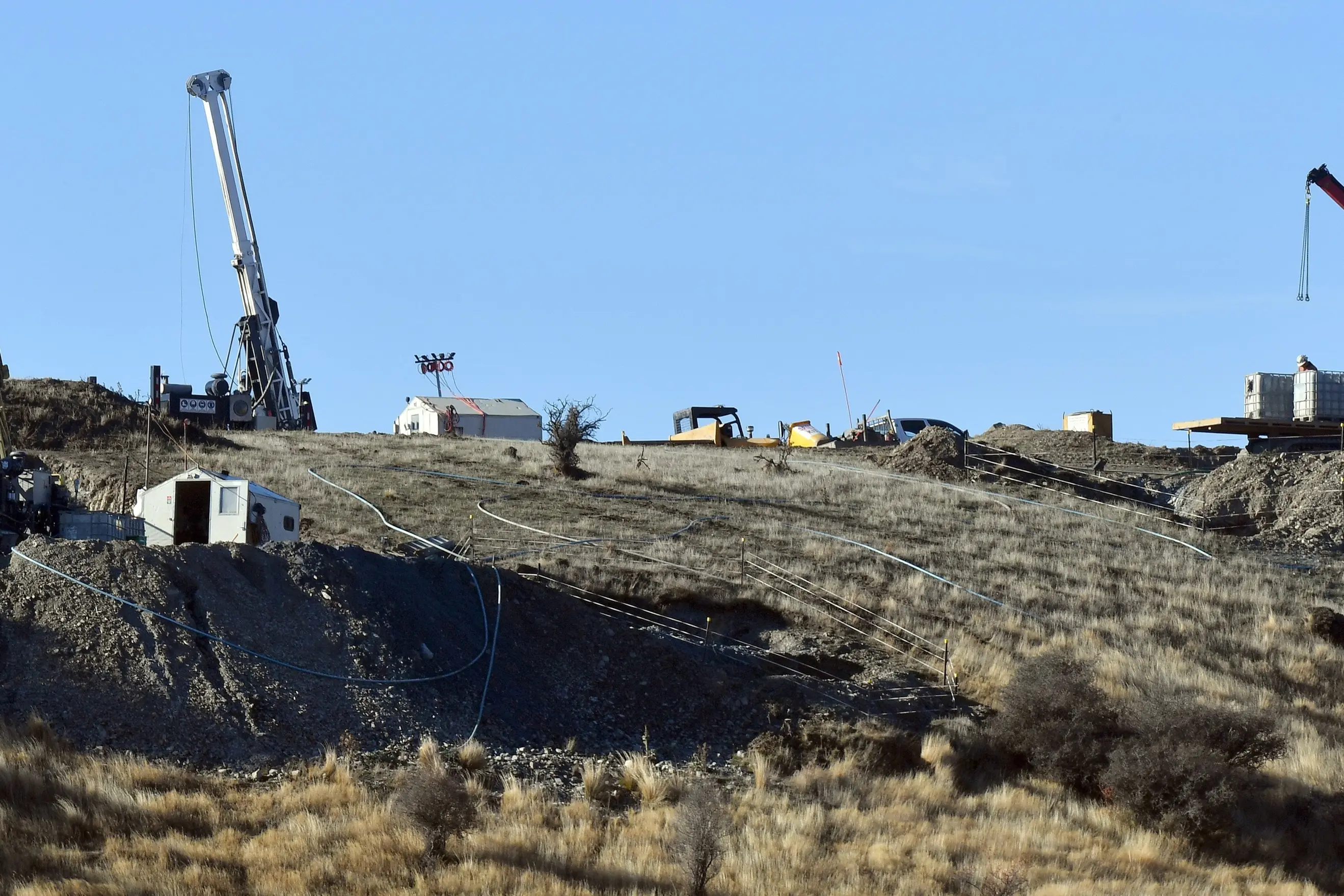 Drilling rigs take exploratory samples near the top of the Santana Bendigo Ophir gold project site.\\n\\n\\n\\nPHOTO STEPHEN JAQUIERY