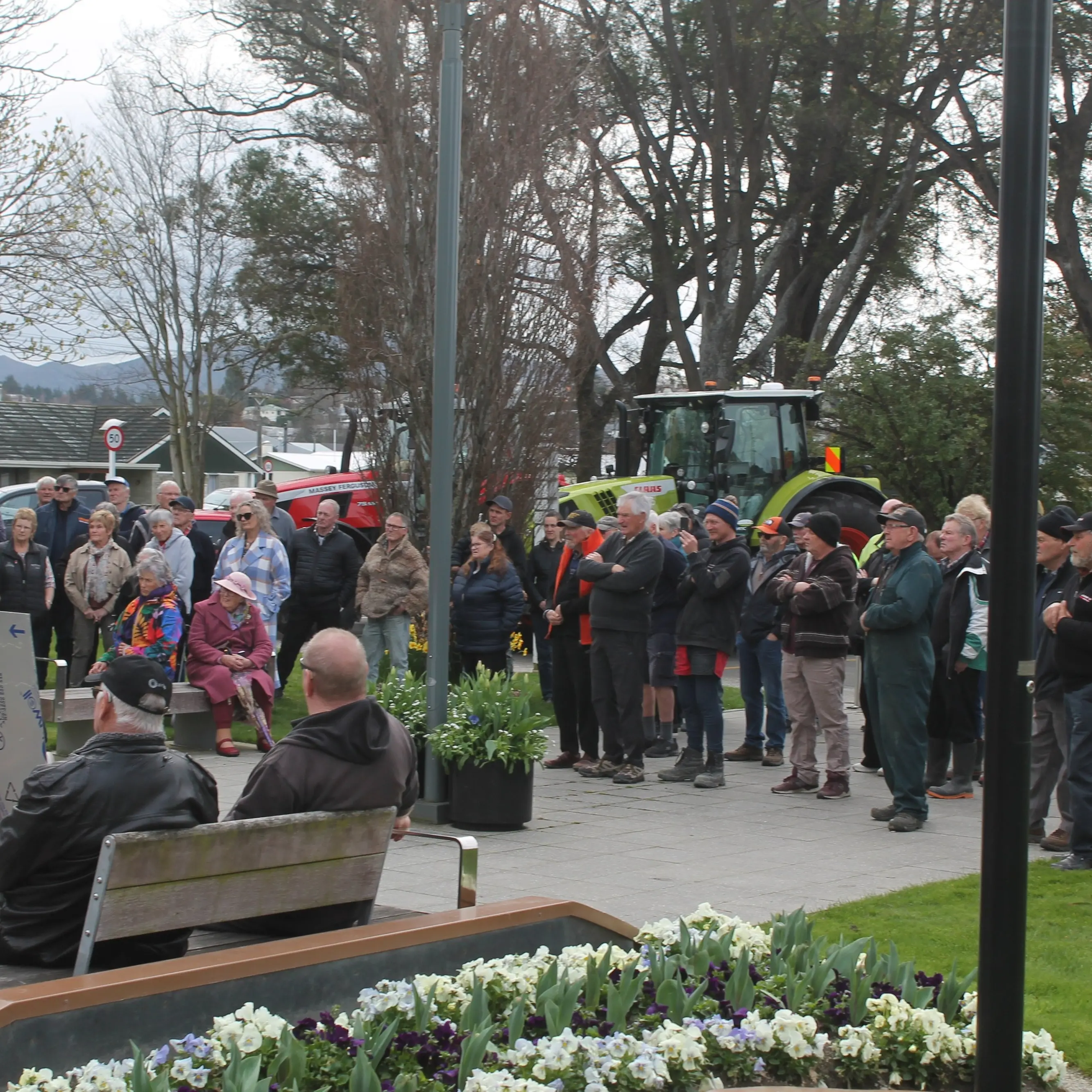 Environment Southland said it was fulfilling its role as protest held against new flood rule