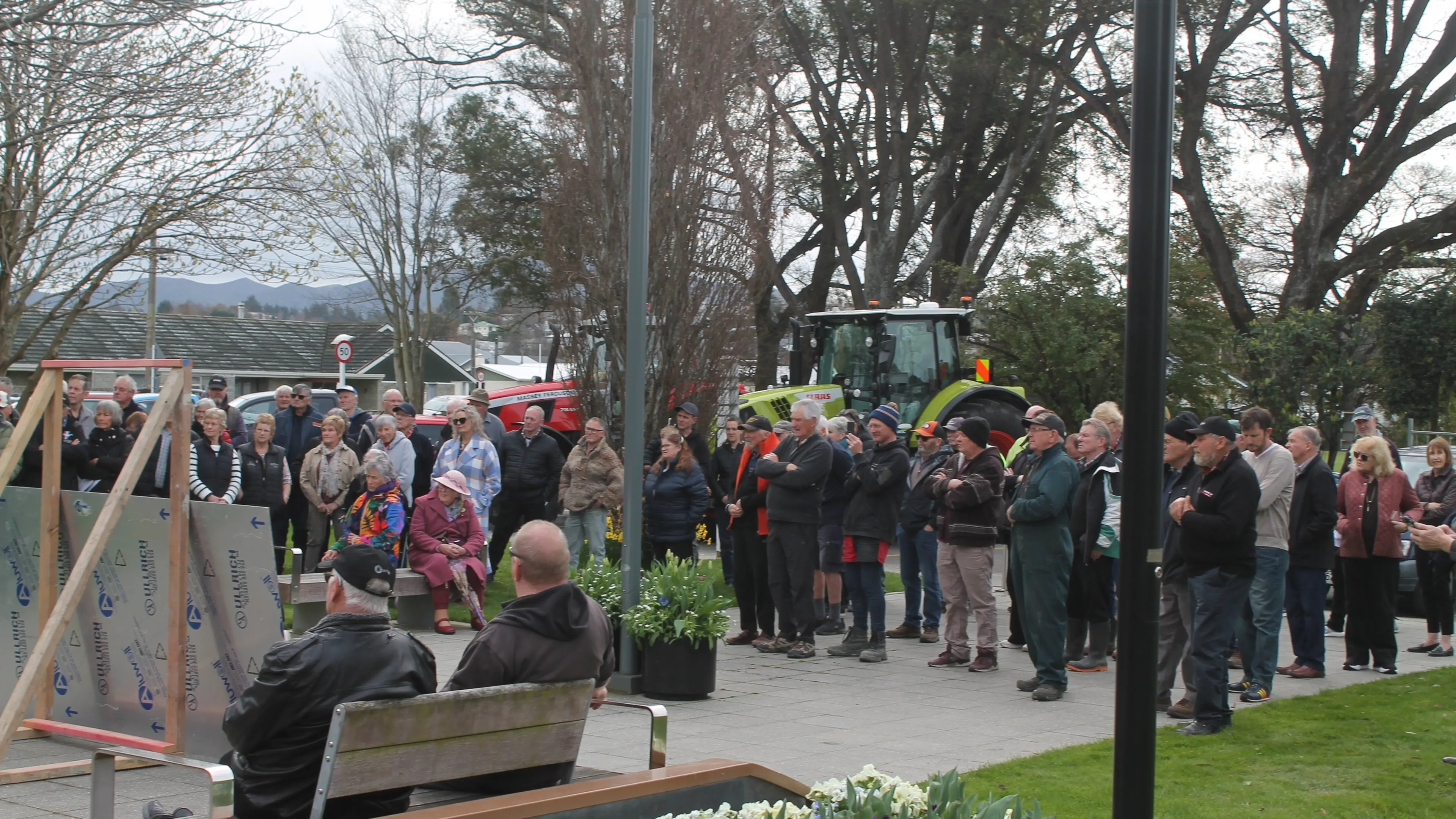 Environment Southland said it was fulfilling its role as protest held against new flood rule