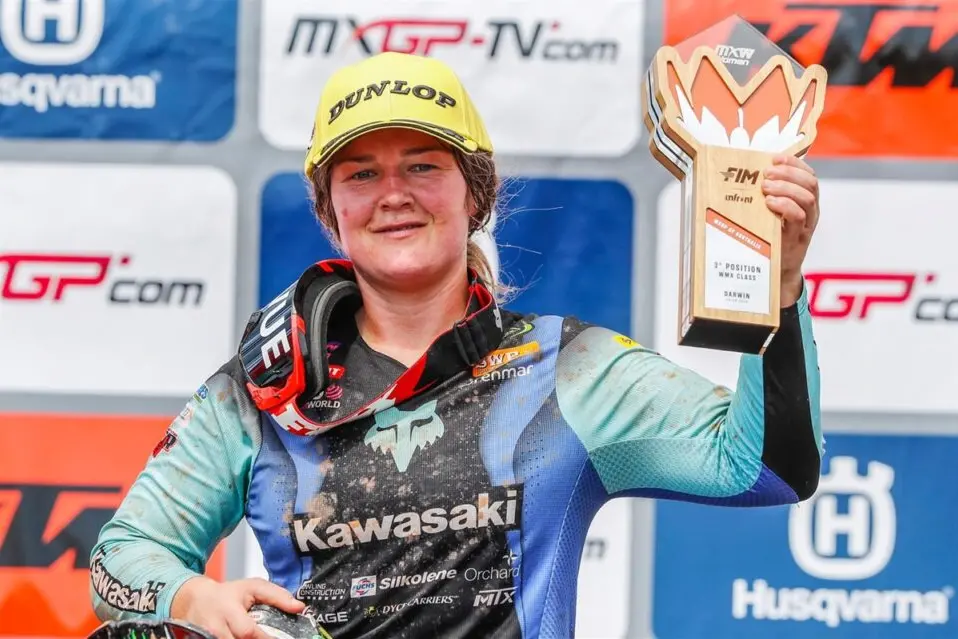 Courtney Duncan shows off her trophy in Darwin. Photo: Full Spectrum Media