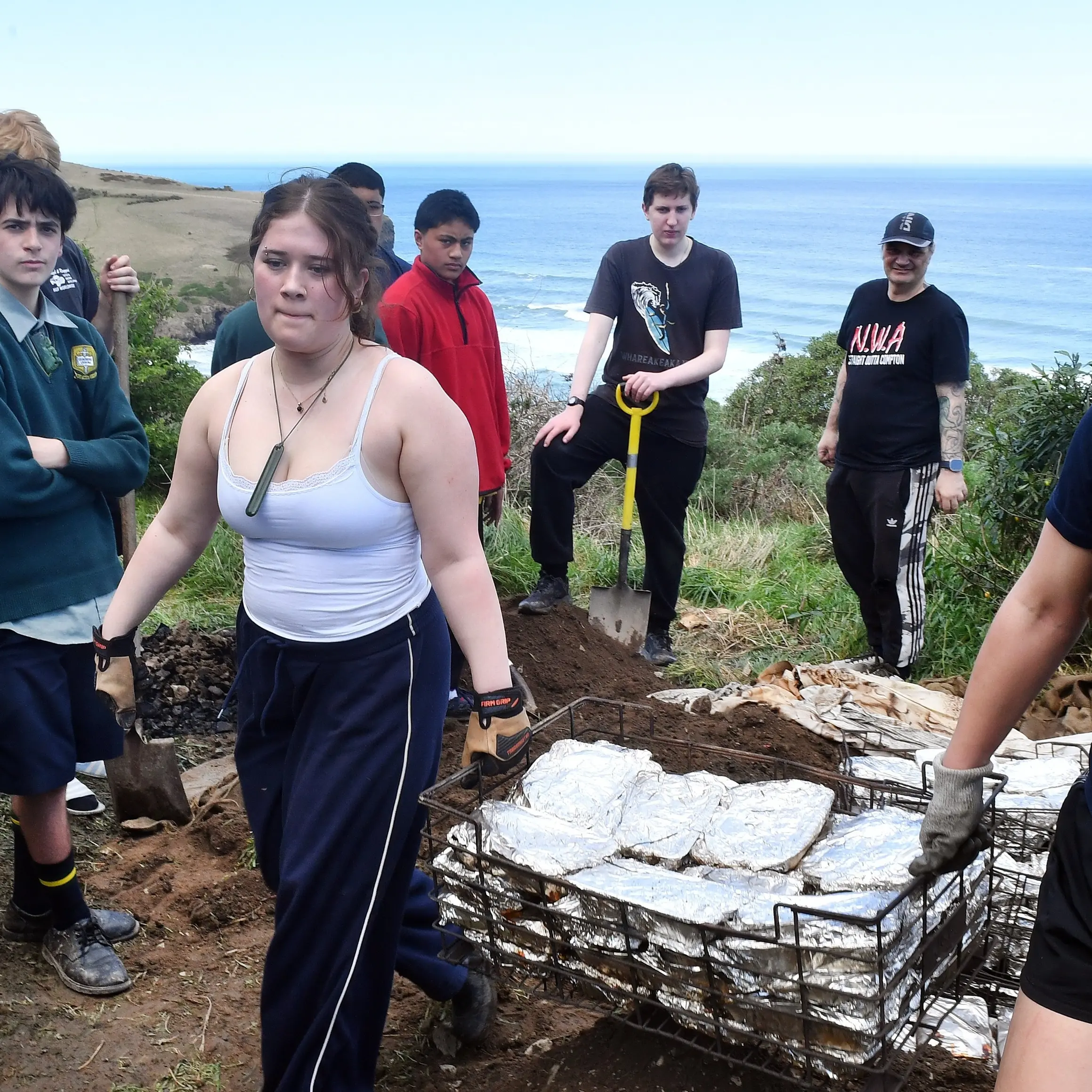 Dunedin students serve up community hāngi for cultural trip fundraiser