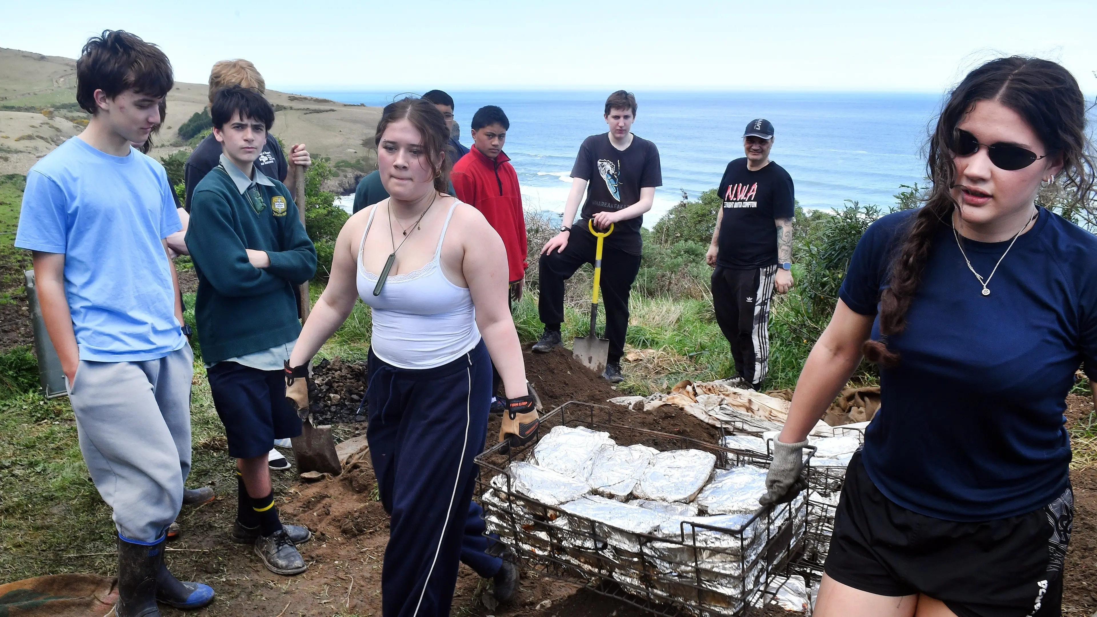 Dunedin students serve up community hāngi for cultural trip fundraiser