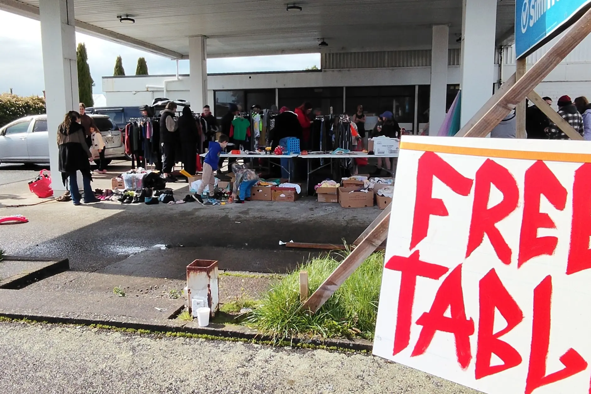 Volunteers from small home-based church hosted a Free Table giveaway on Saturday in South City. The church\\'s leaders are hoping it will become a regular event.  Photo: Toni McDonald