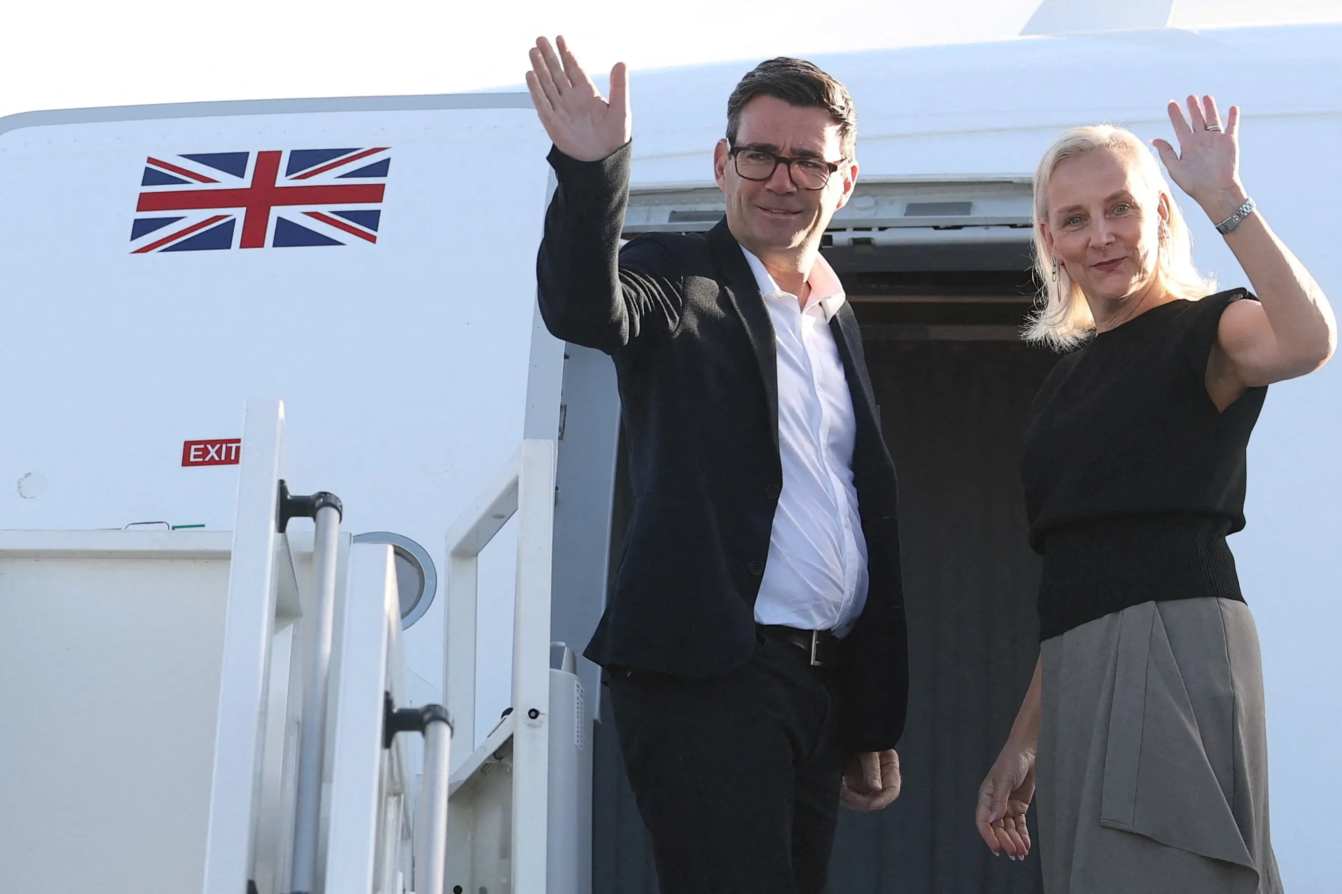Britain\\'s Prime Minister Andy Burnham and wife Marie-France van Heel board a plane for the United States. Photo: Reuters
