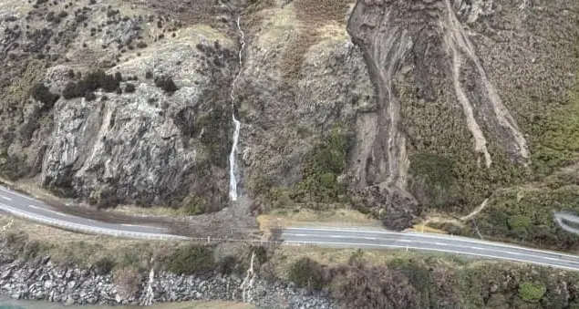 ‘Bleeding money’: Frustration as SH6 closure hits hard in Haast