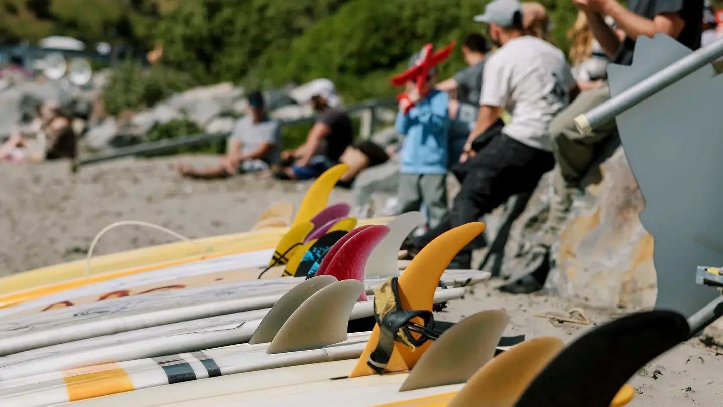 Final wave for longboard surfing competition