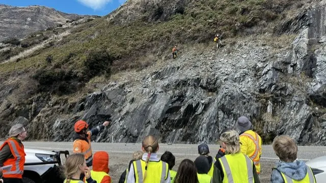 Makarora highway open to continuous traffic at weekend