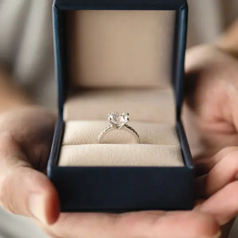Man stole $2700 ring to propose to his girlfriend before returning it to shop