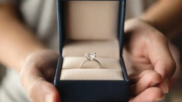 Man stole $2700 ring to propose to his girlfriend before returning it to shop