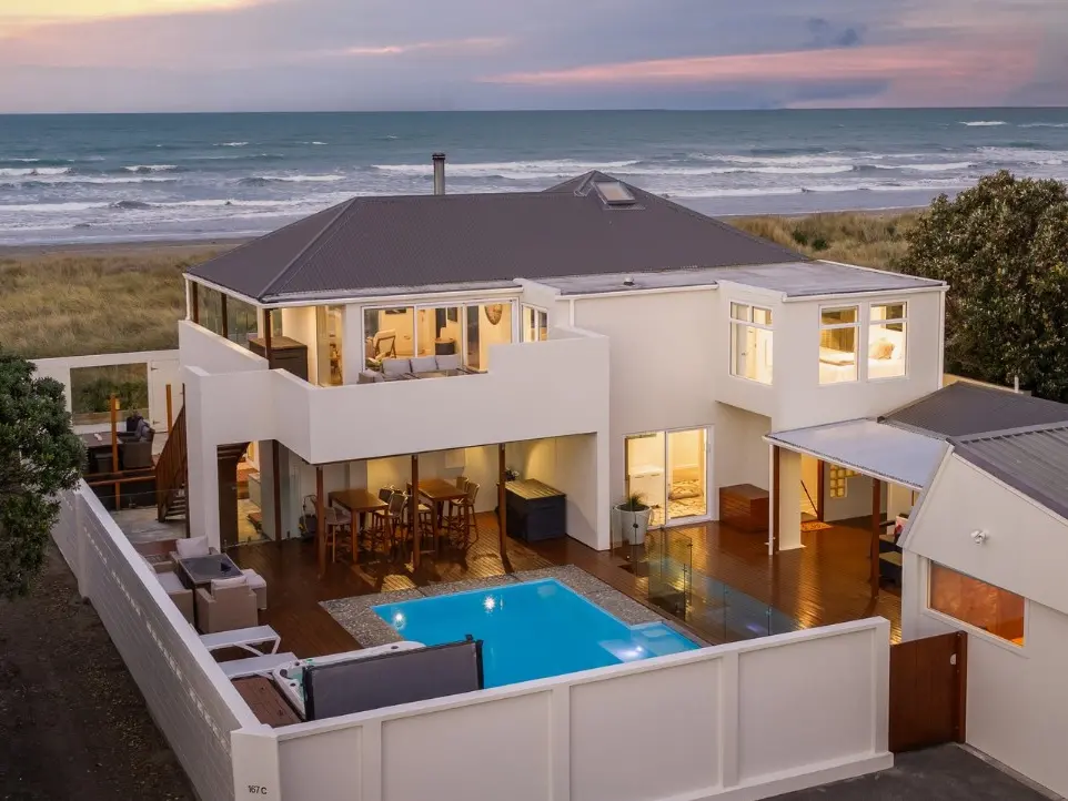 100 groups looked through beach home before it sold for $1.6m